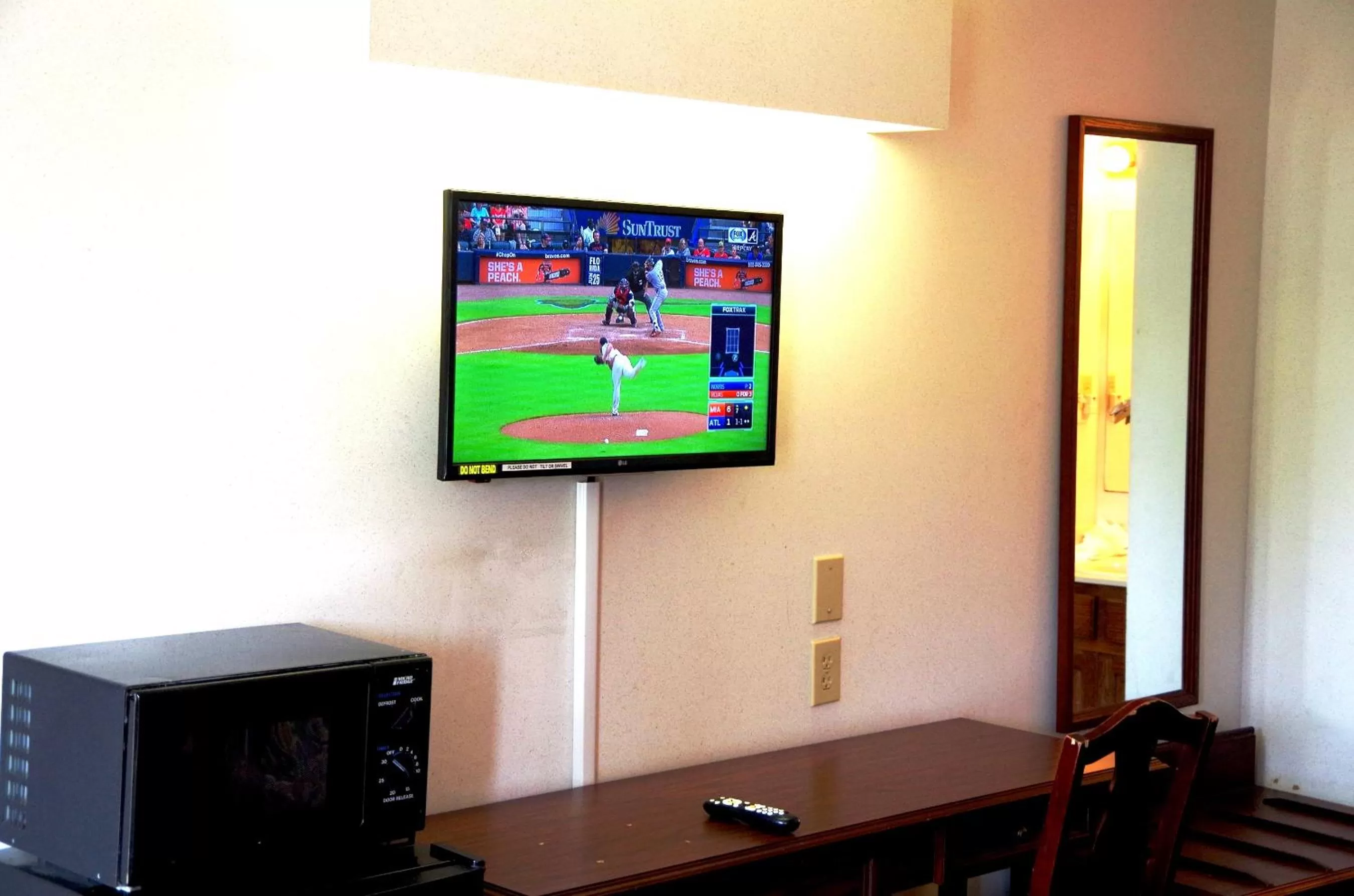 Bedroom in American Motel - Lenoir