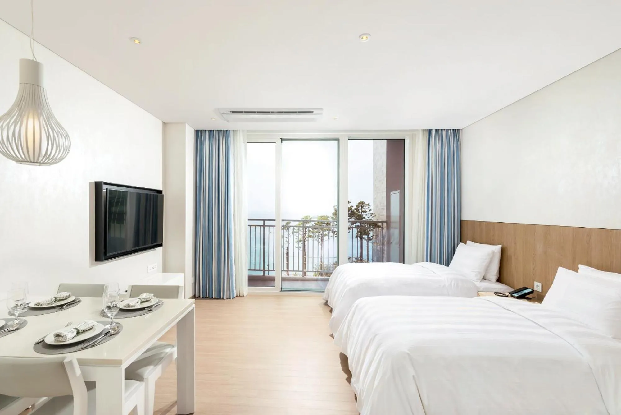 Bed in Lotte Resort Sokcho