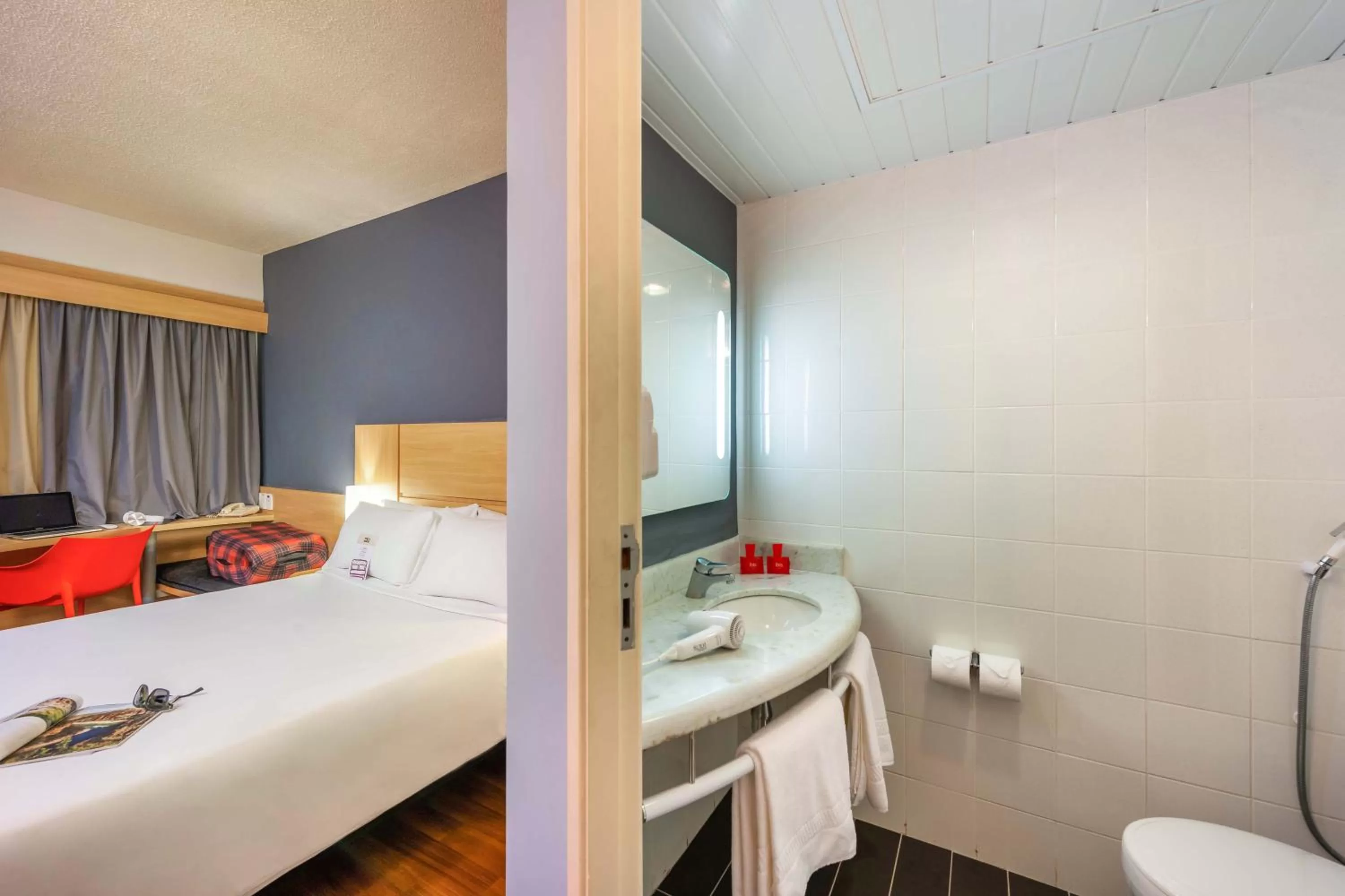 Photo of the whole room, Bed in ibis Paulinia