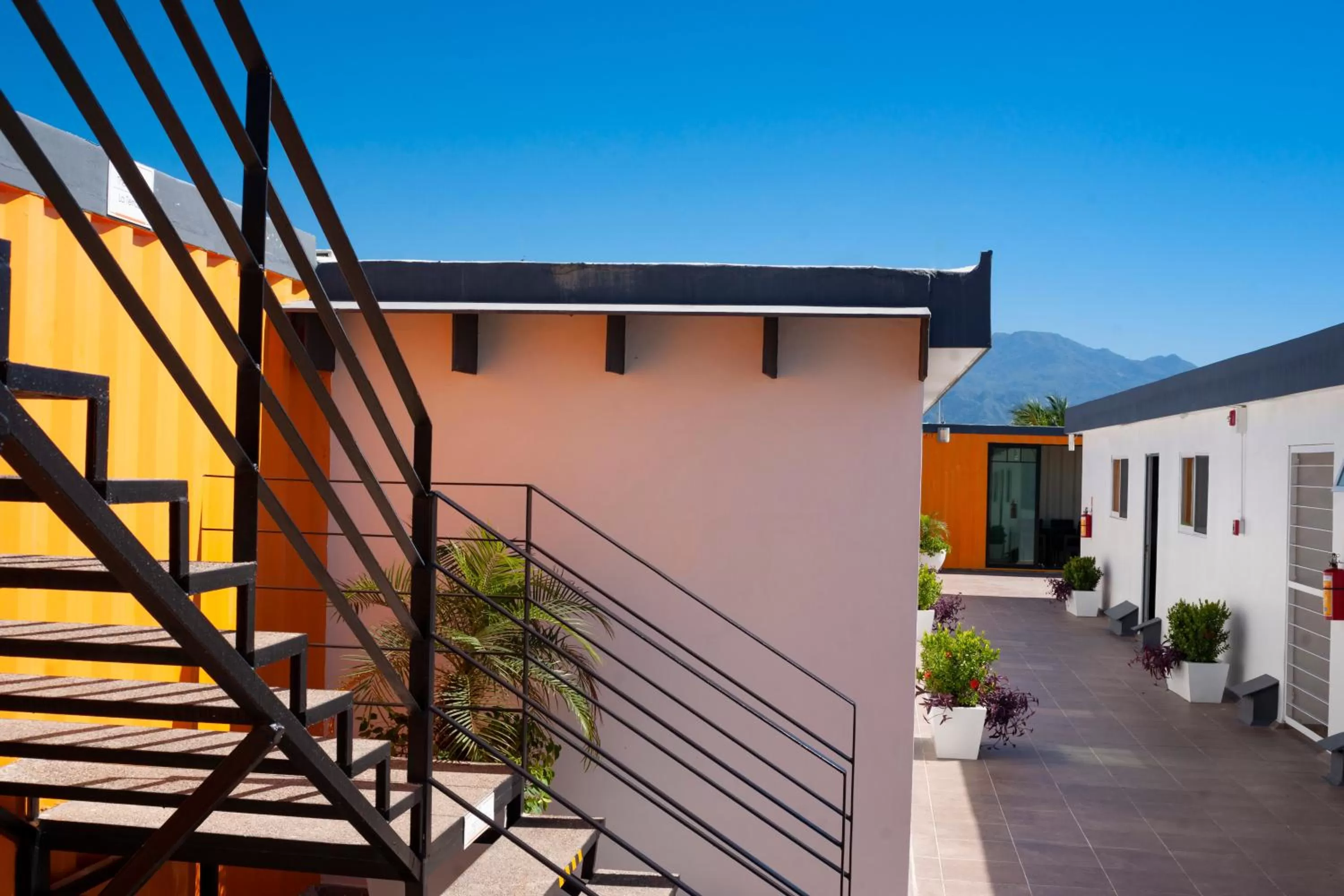 Property building in Container Inn Hotel Aeropuerto