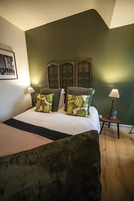 Bedroom, Bed in Bienvenue Chez Nous