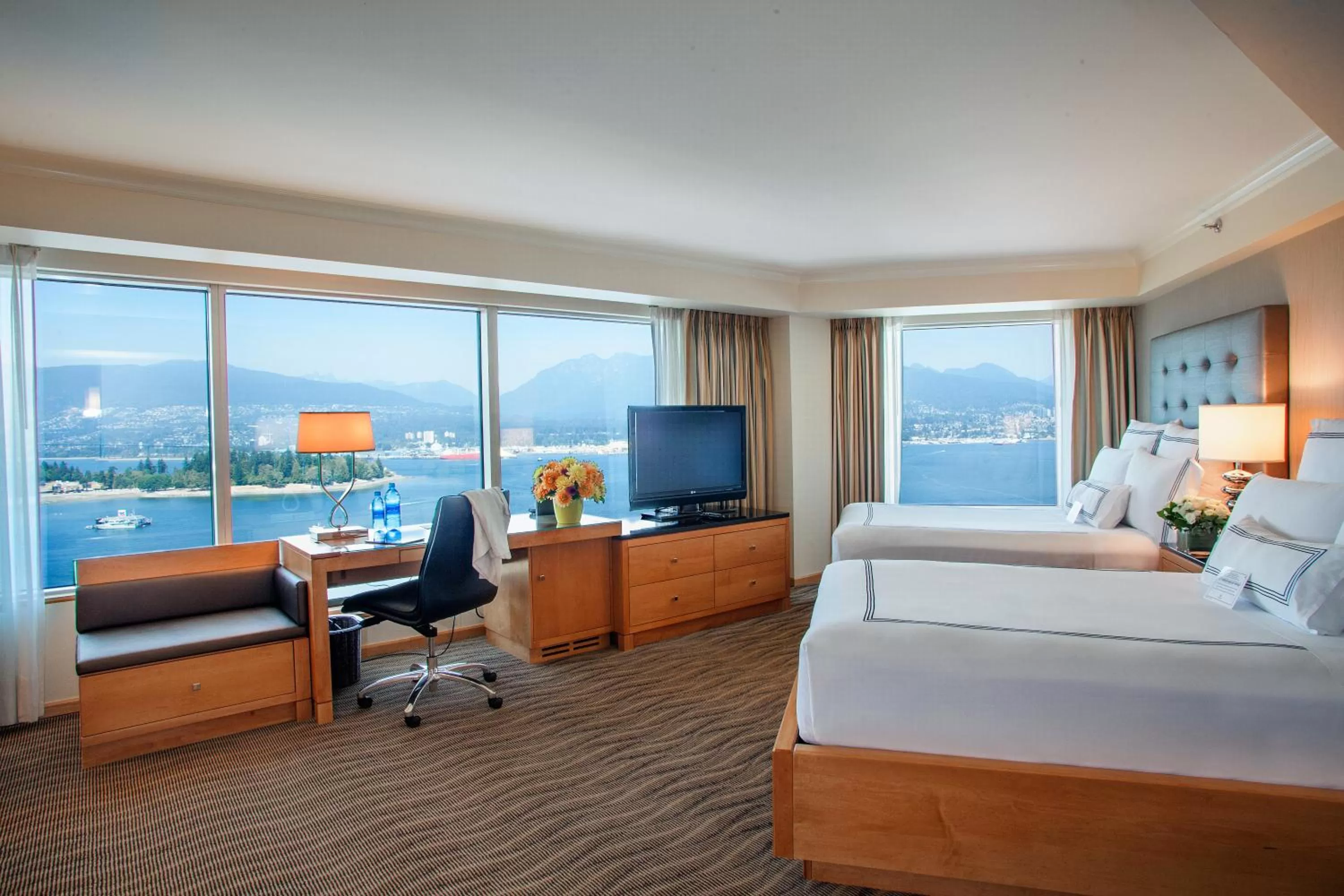 Mountain view, Bed in Pan Pacific Vancouver