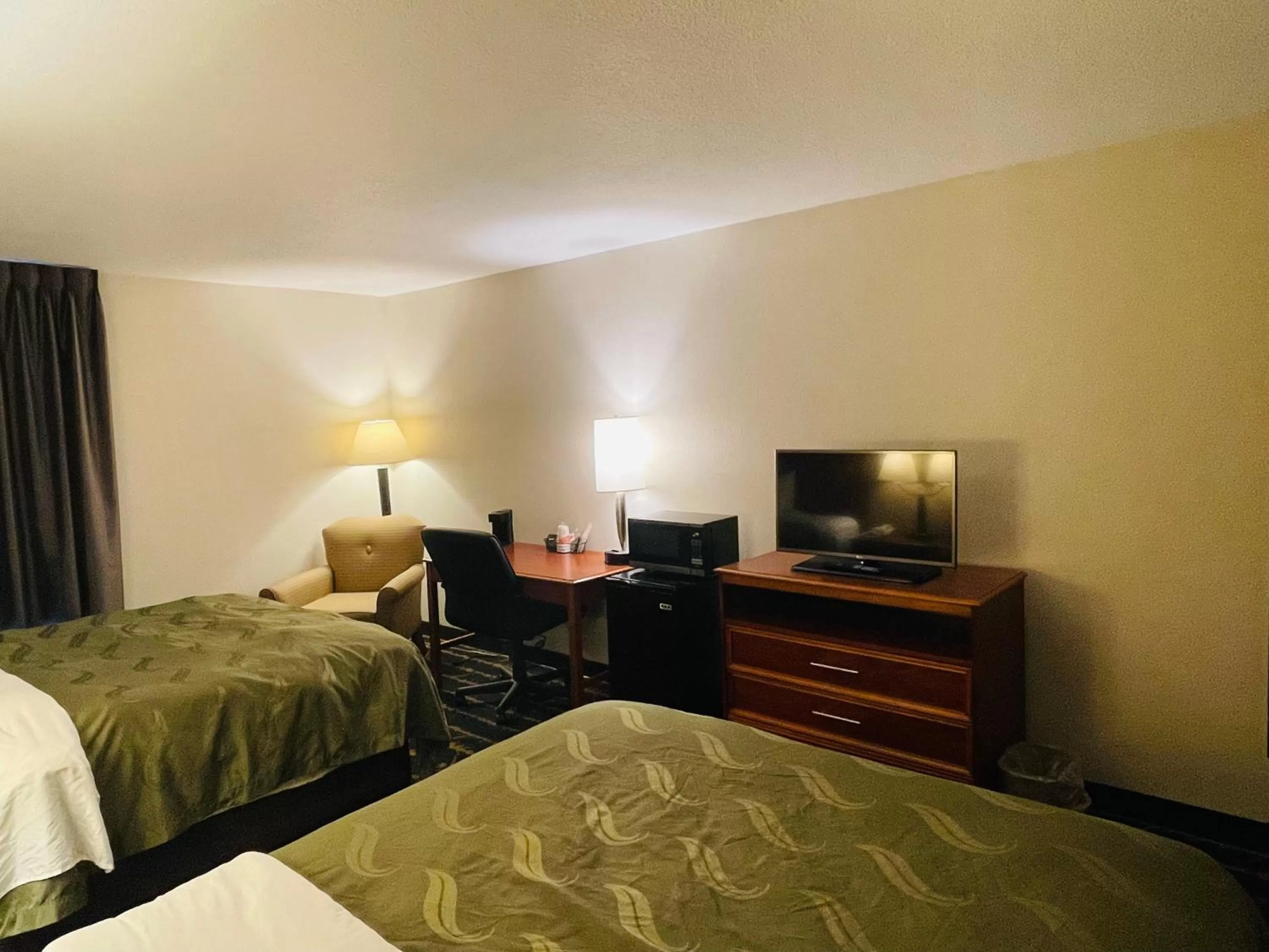 Bedroom, Bed in Quality Inn