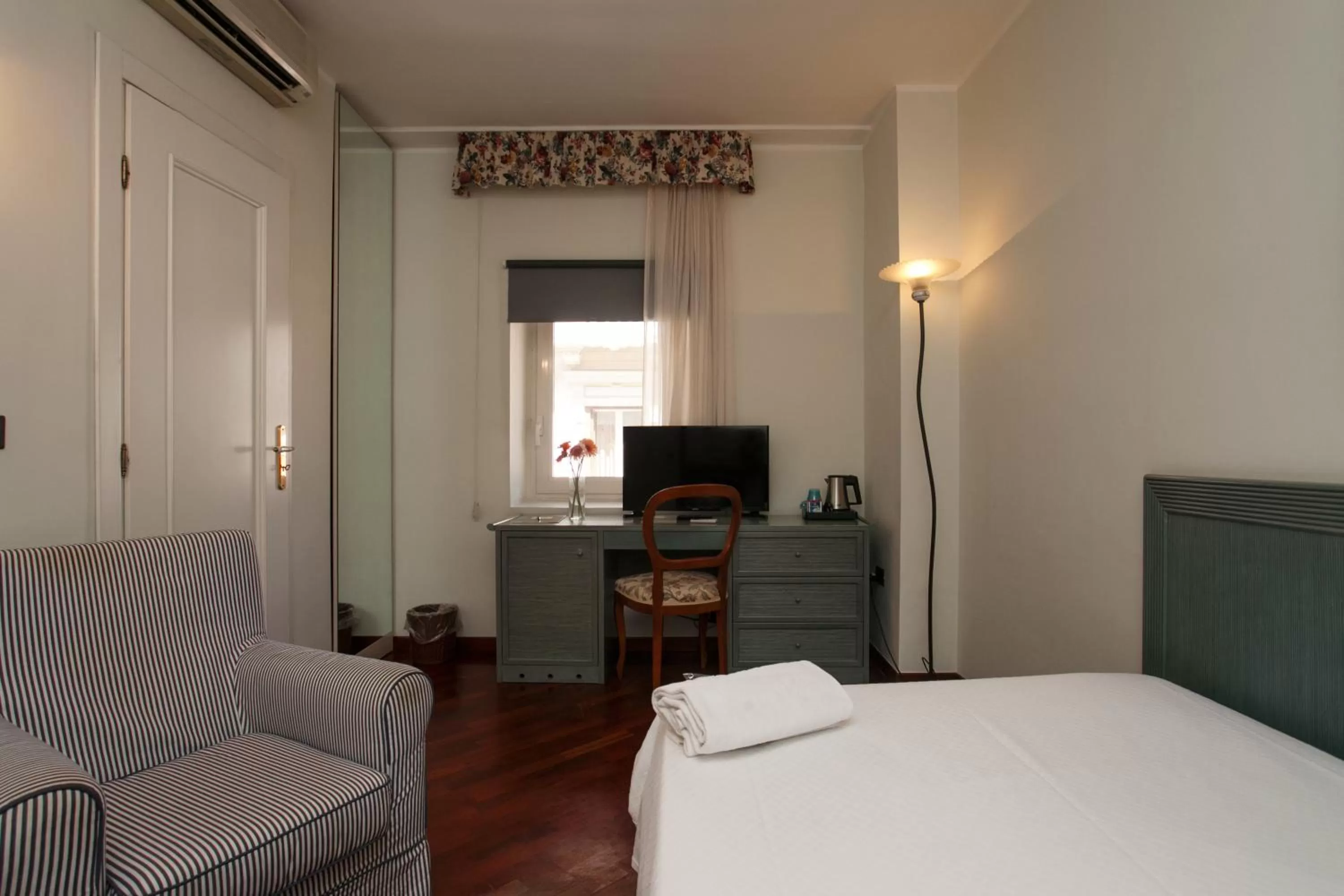 Bedroom, Bed in Zodiacus Residence