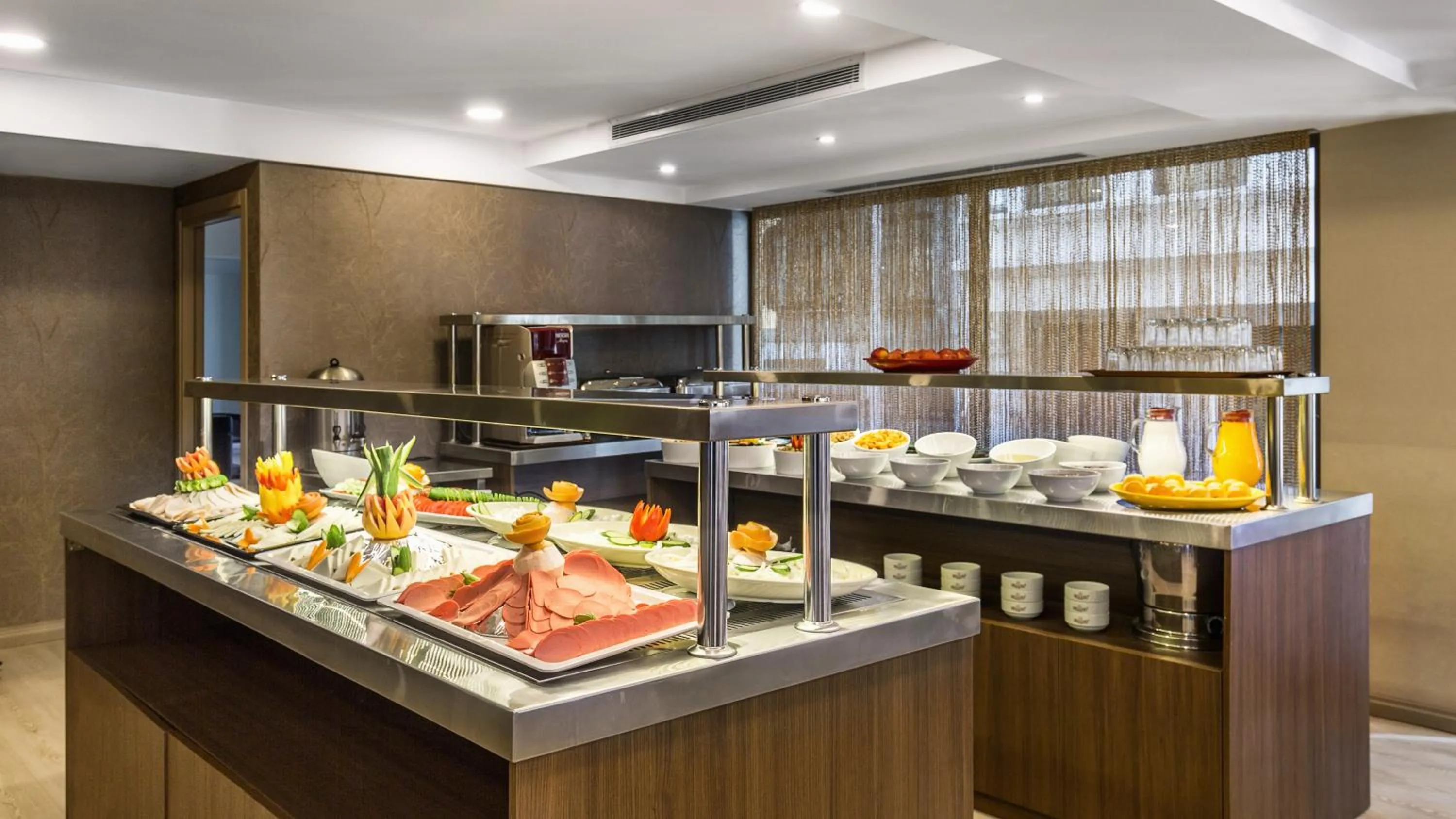 Buffet breakfast in Regard Hotel