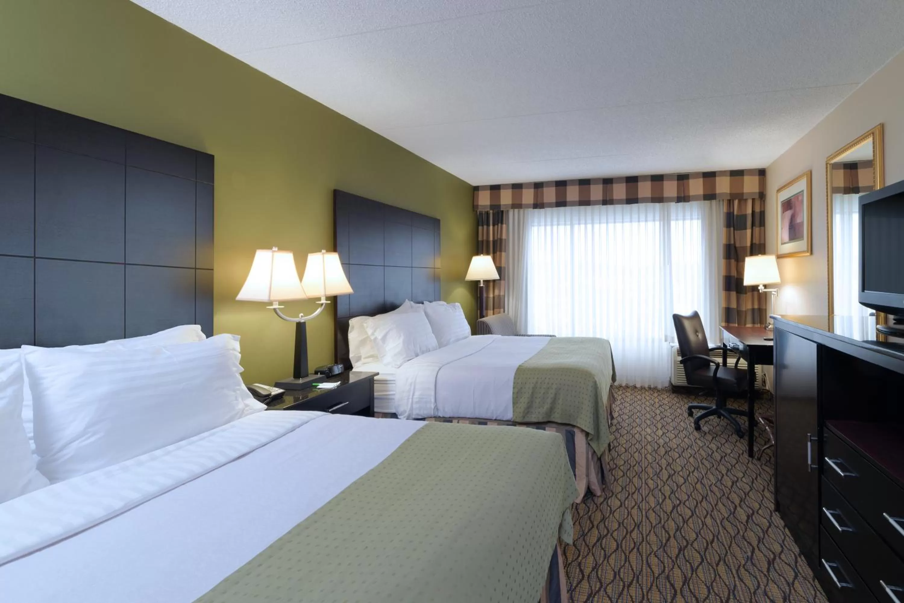 Photo of the whole room, Bed in Wyndham Garden Totowa