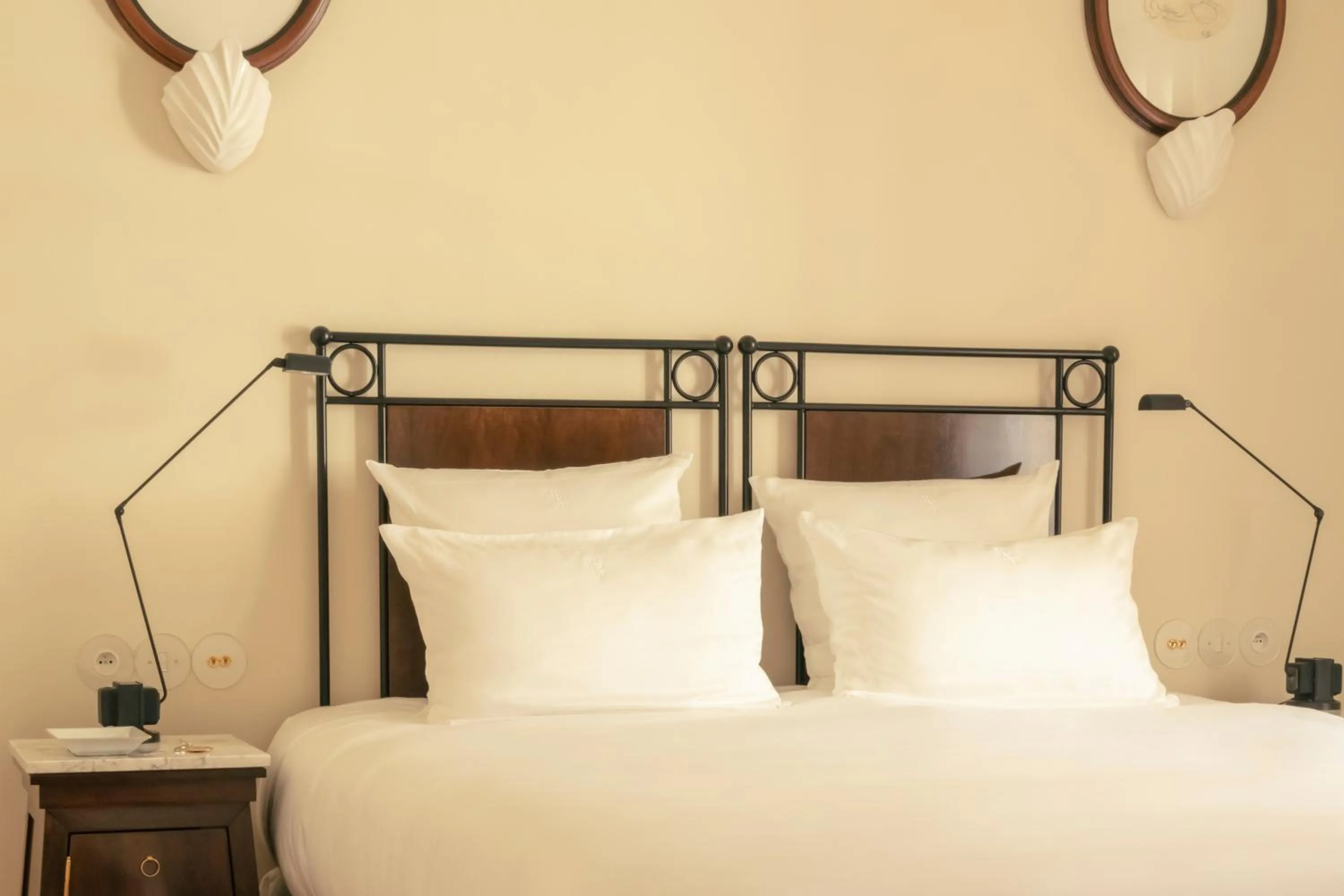 Bedroom, Bed in Hotel la Ponche