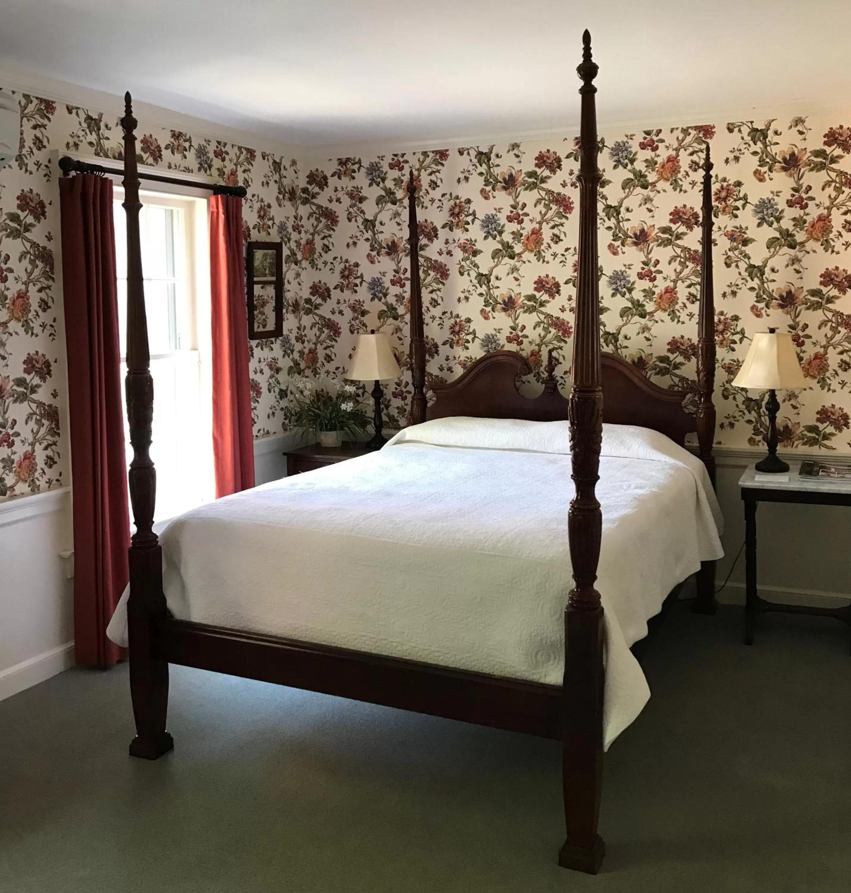 Bed in The Old Lyme Inn
