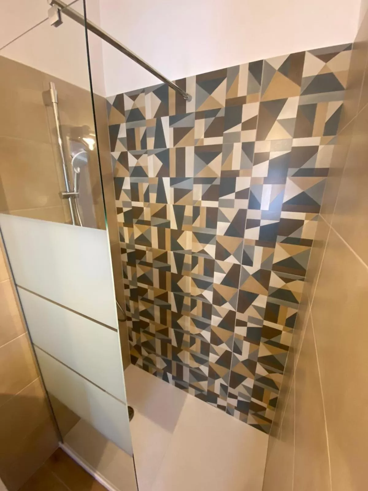 Shower in Racconti di pietra