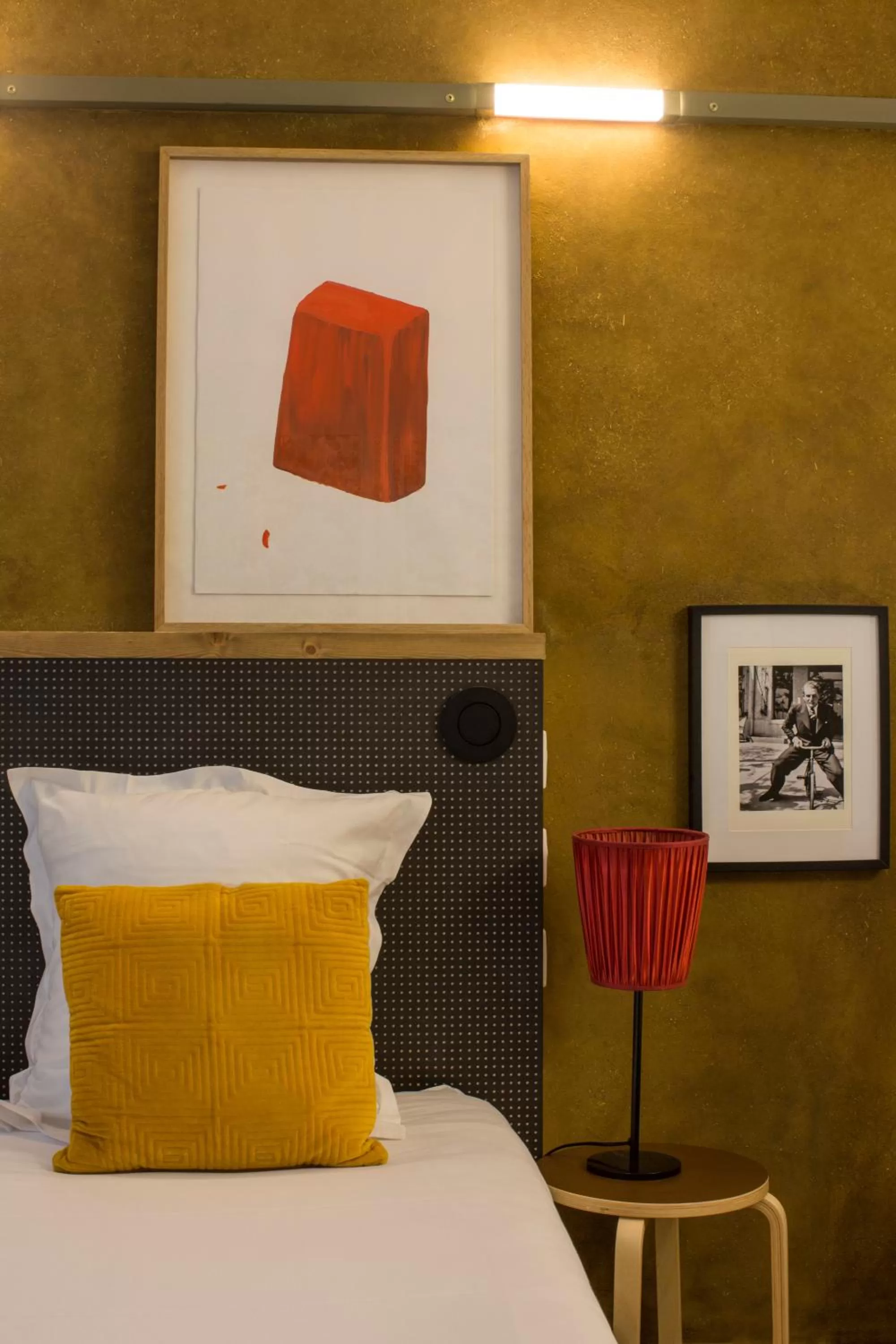 Decorative detail, Bed in Hôtel La Nouvelle République & Hammam