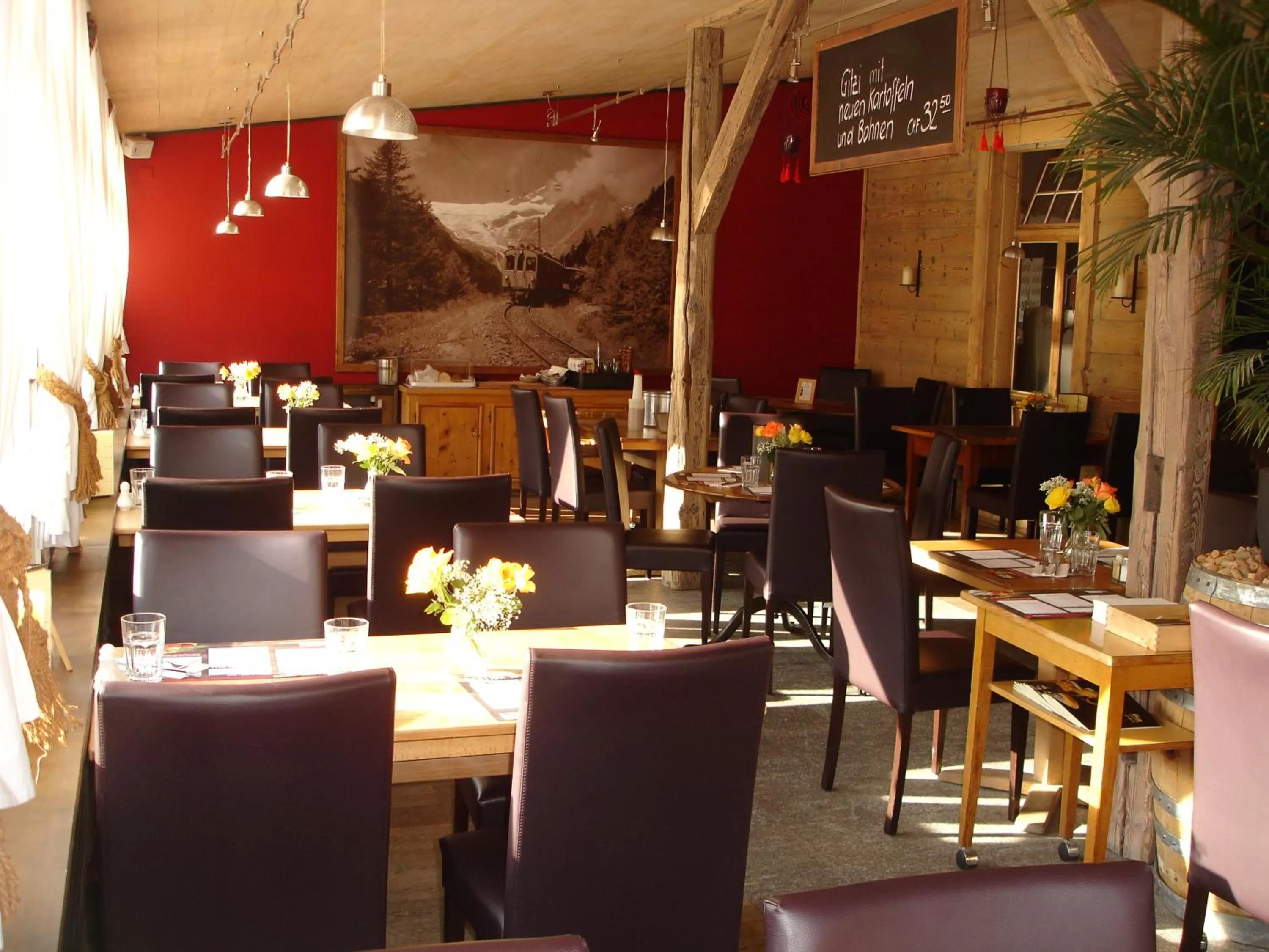 Restaurant/places to eat in Hotel Station