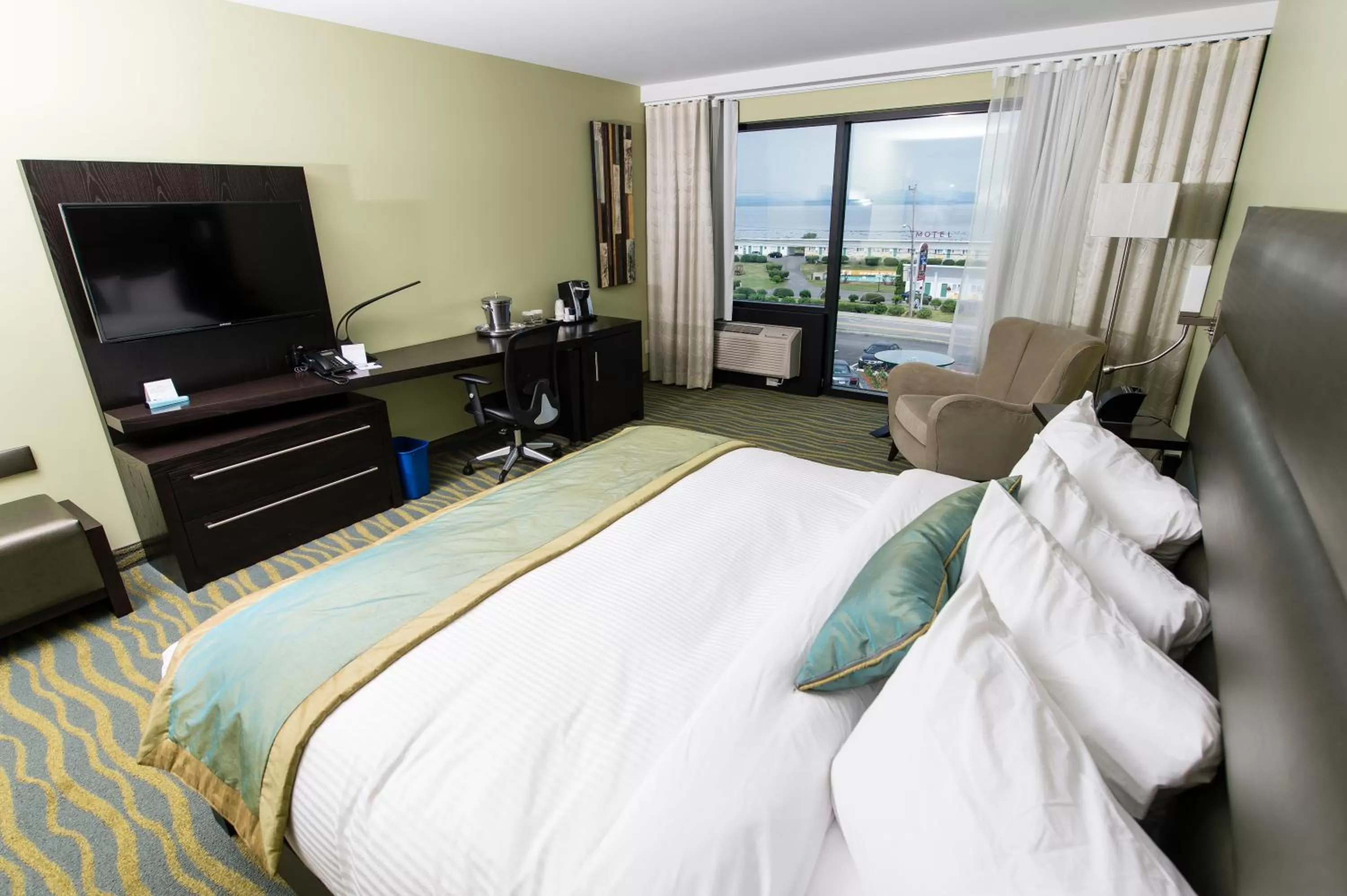 King Room with Parking View - Non-smoking in Hotel Levesque