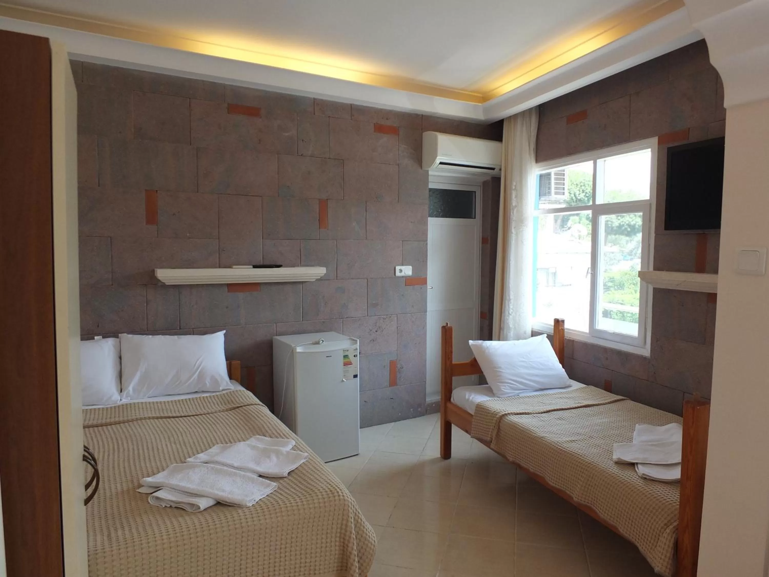 Photo of the whole room in Foça Ensar Hotel