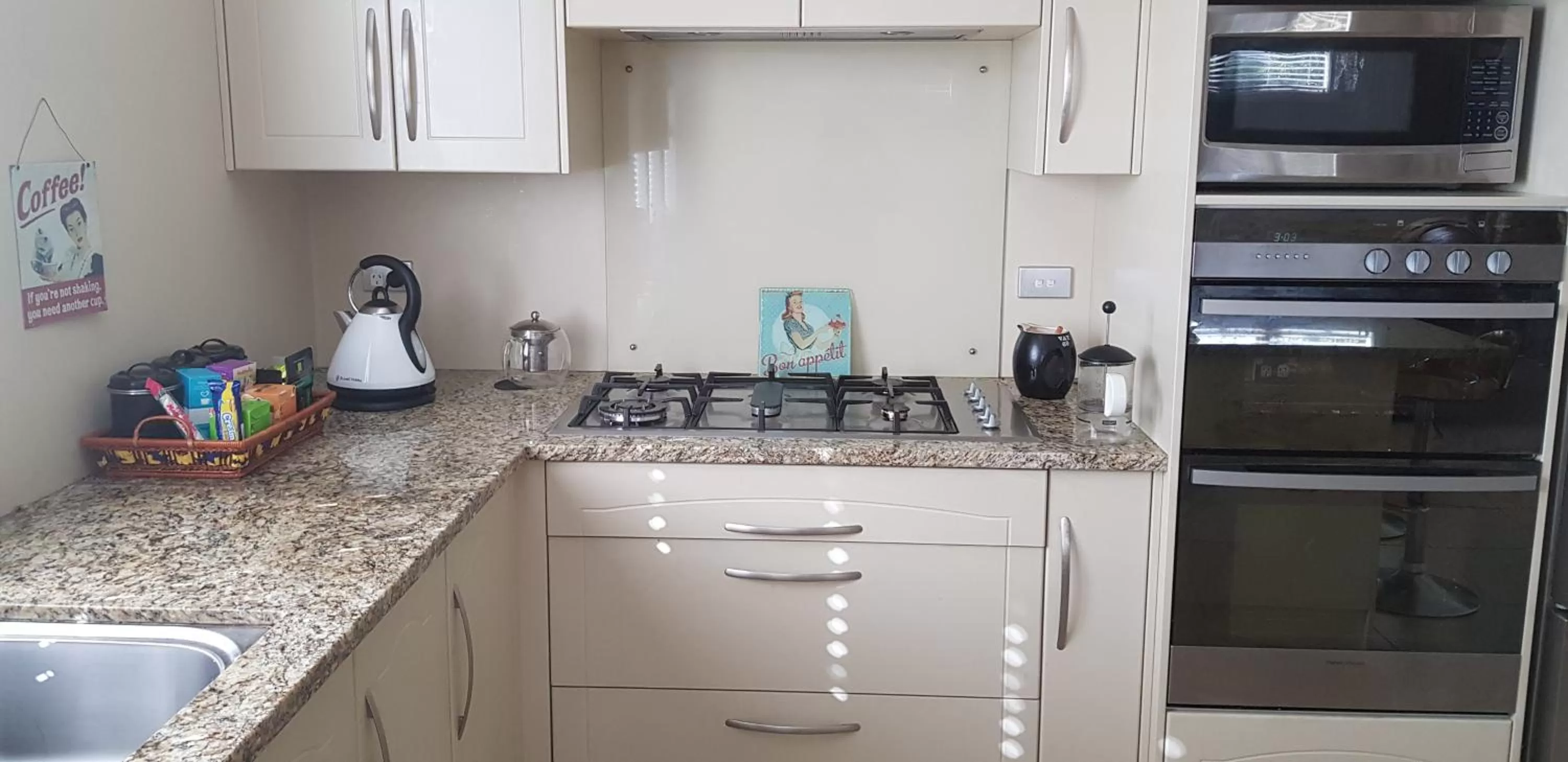 Communal kitchen in Liz on Lowry