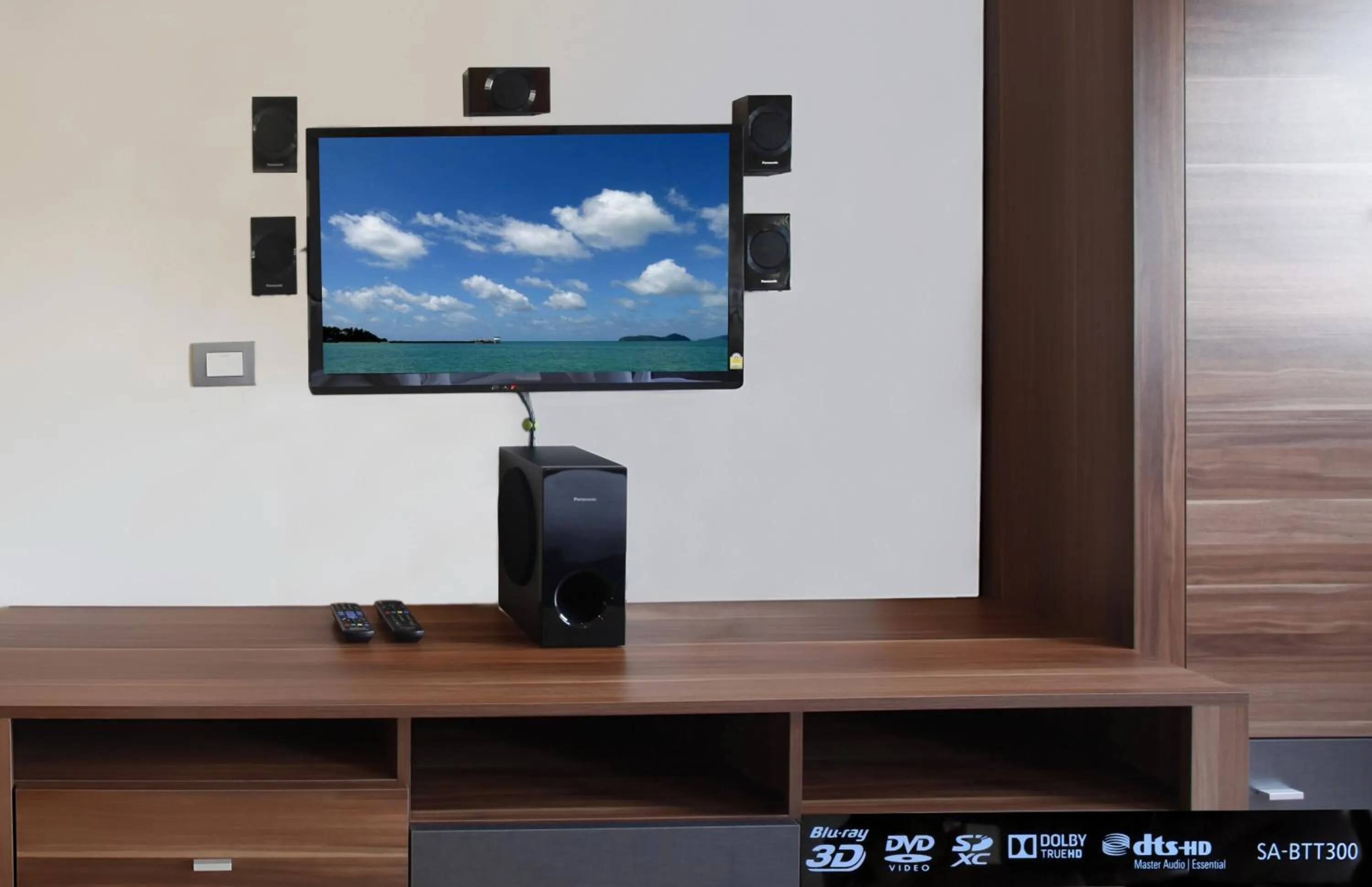 TV and multimedia in U Sabai Living Hotel