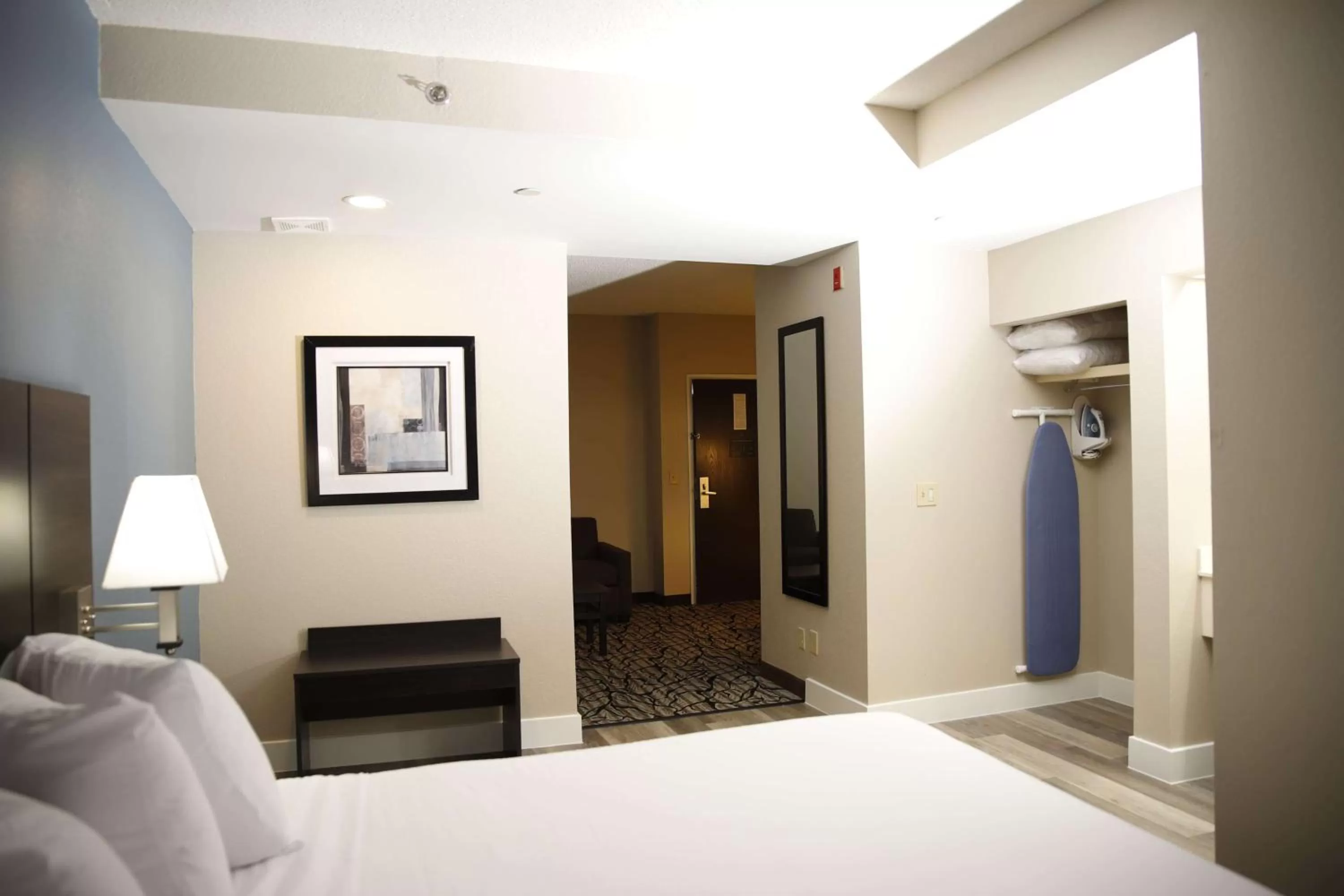 Photo of the whole room, Bed in Baymont by Wyndham Jackson/Ridgeland