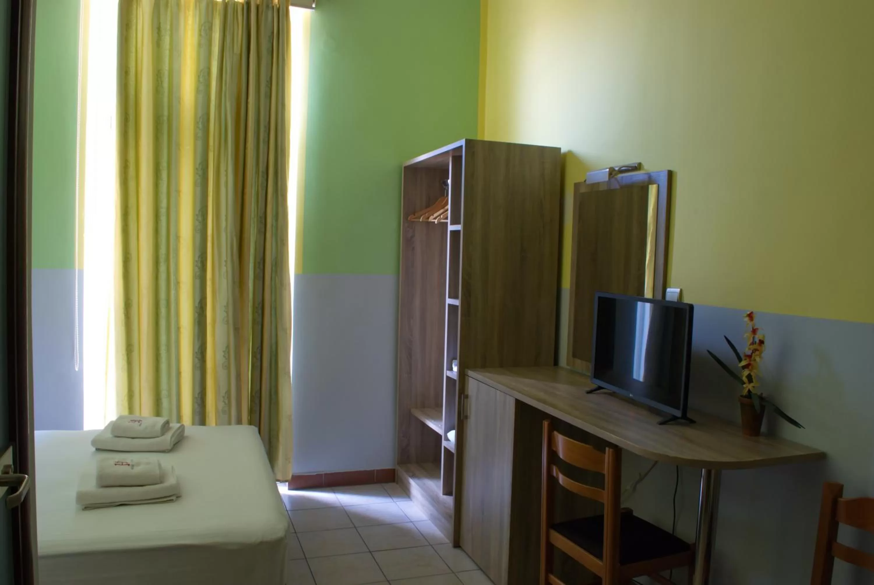 Bed in Diethnes Hotel