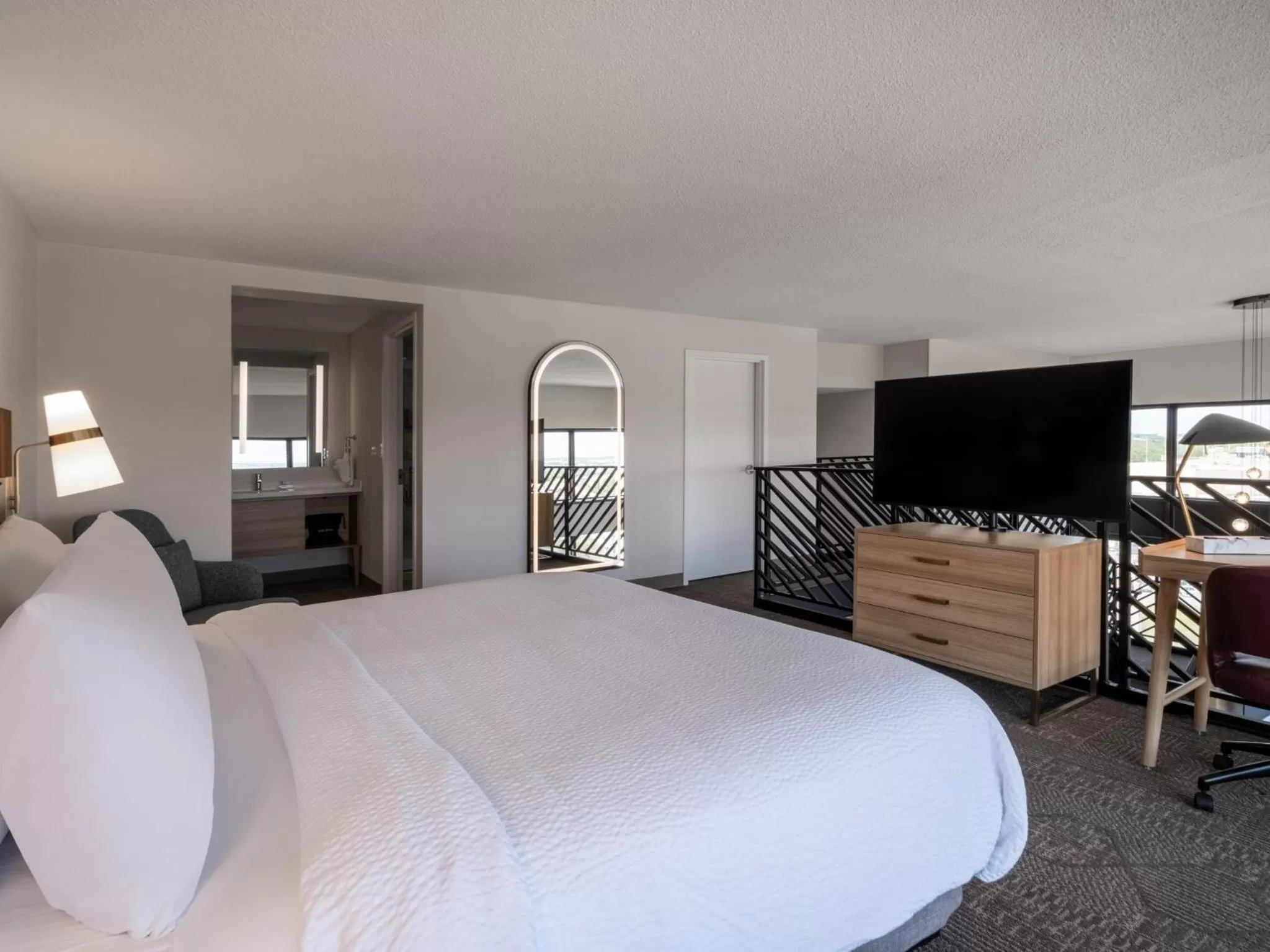 Photo of the whole room, Bed in Staybridge Suites Chicago O'Hare - Rosemont by IHG