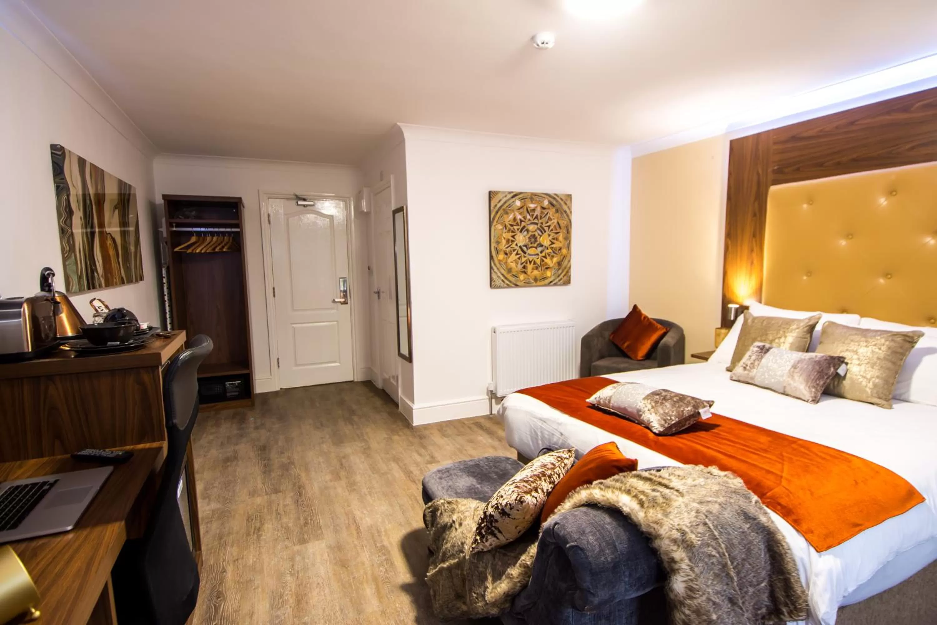 Bed in Trivelles Gatwick Hotel & airport Parking