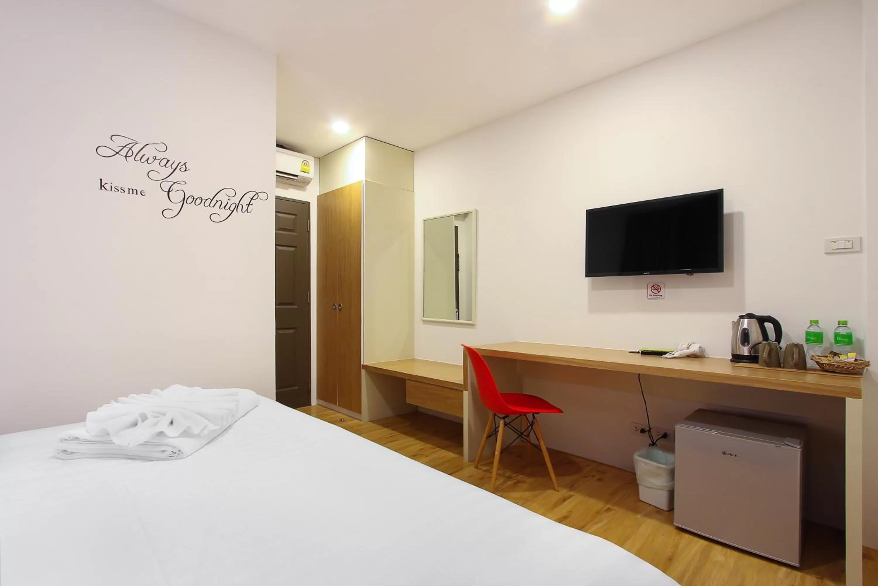 Coffee/tea facilities, Bed in Pula Silom