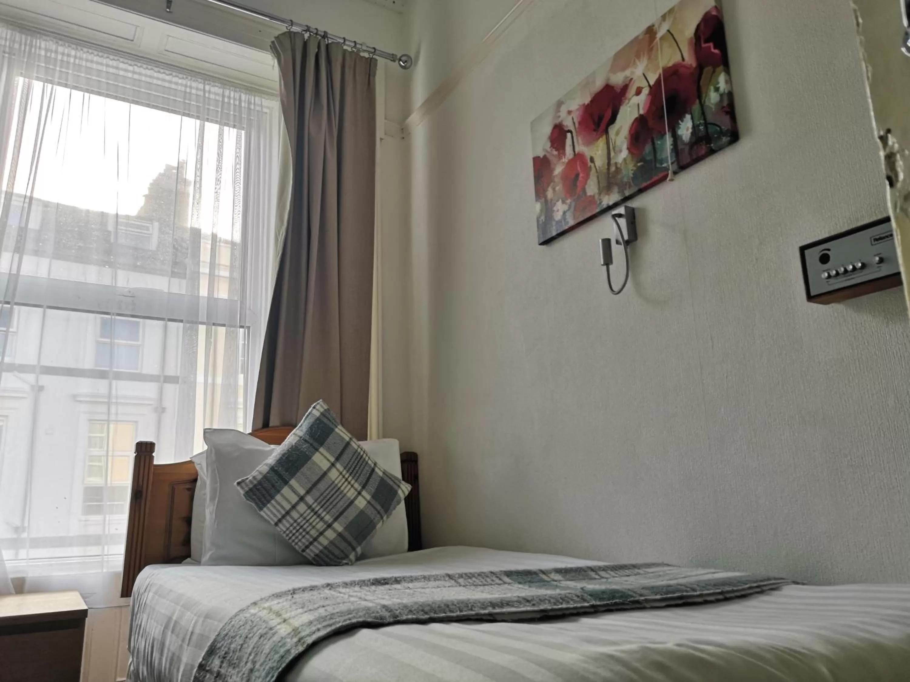 Bed in The Kynance House on Plymouth Hoe ,26 Ensuite Rooms