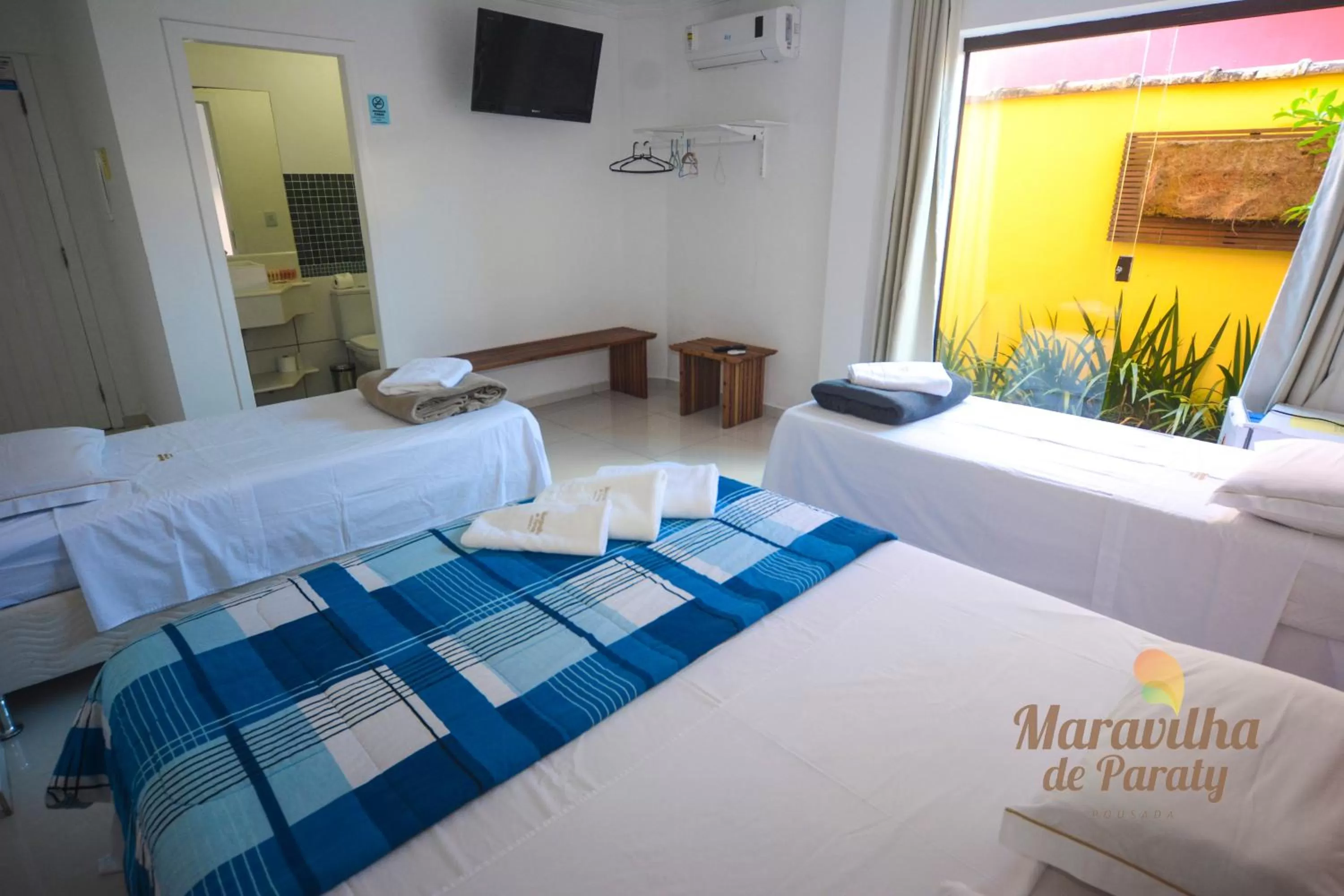 Photo of the whole room, Bed in Pousada Maravilha de Paraty