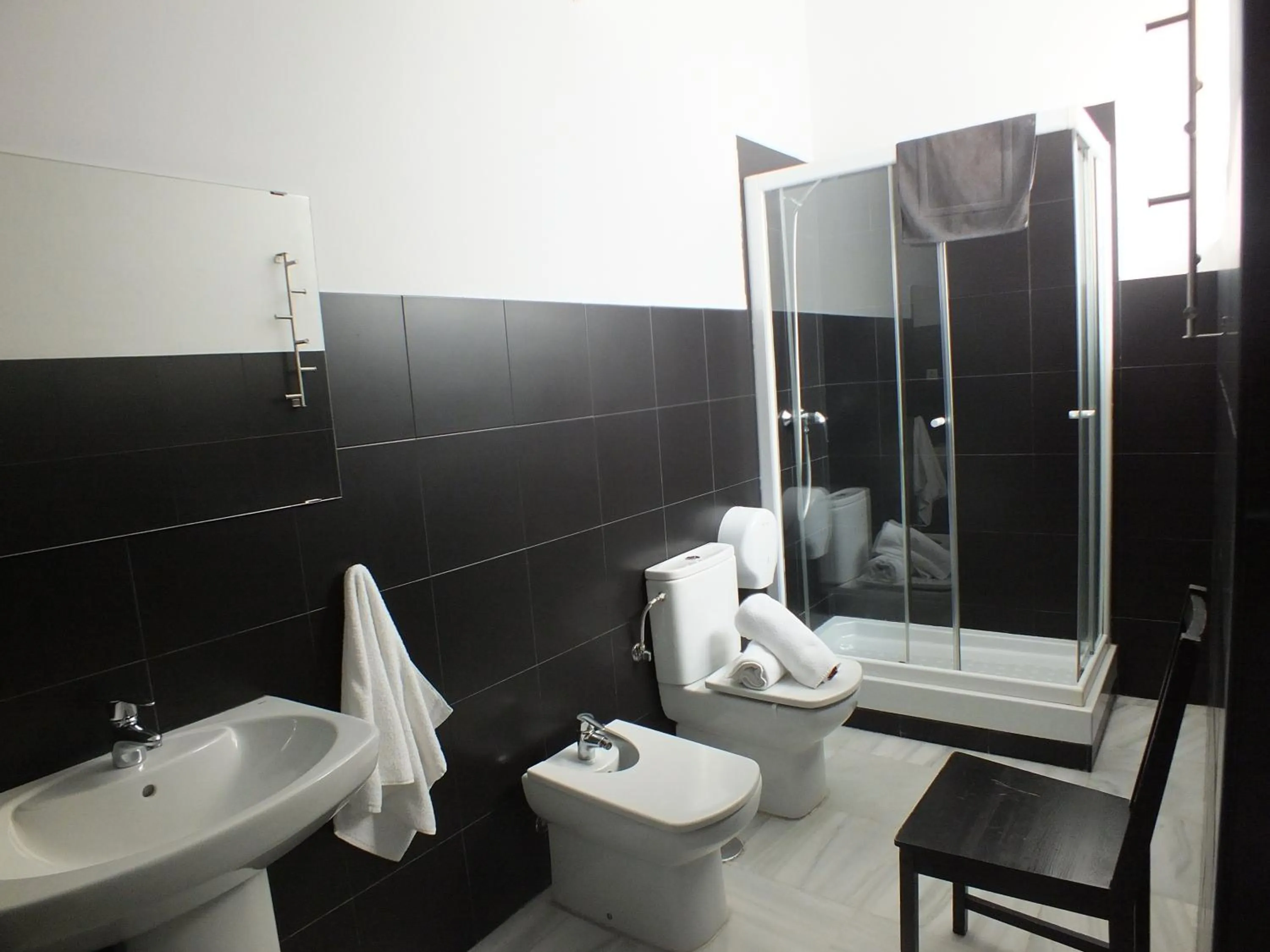 Bathroom in Oasis Backpackers' Hostel Palace Sevilla