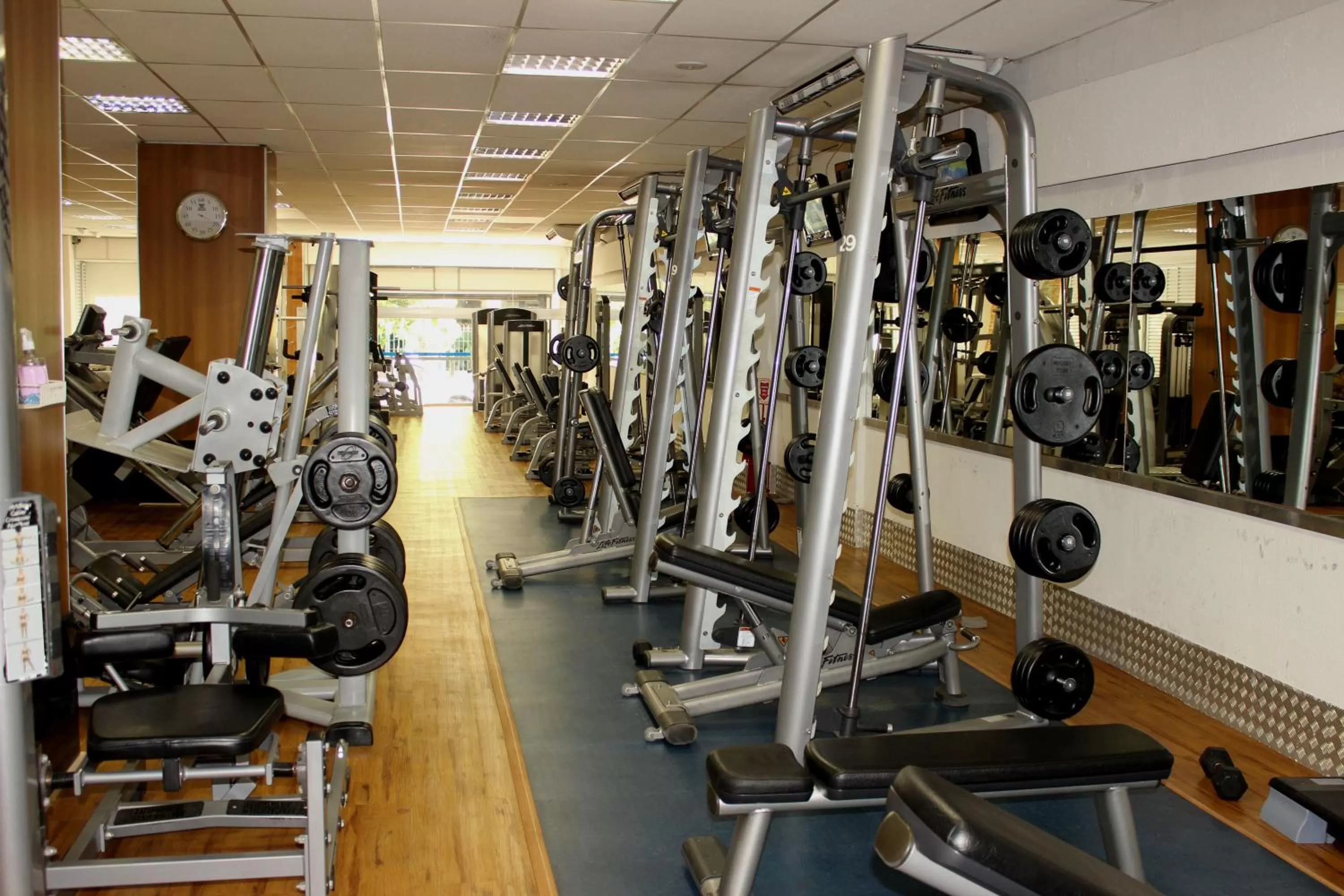Fitness centre/facilities in Elegance Praia Hotel