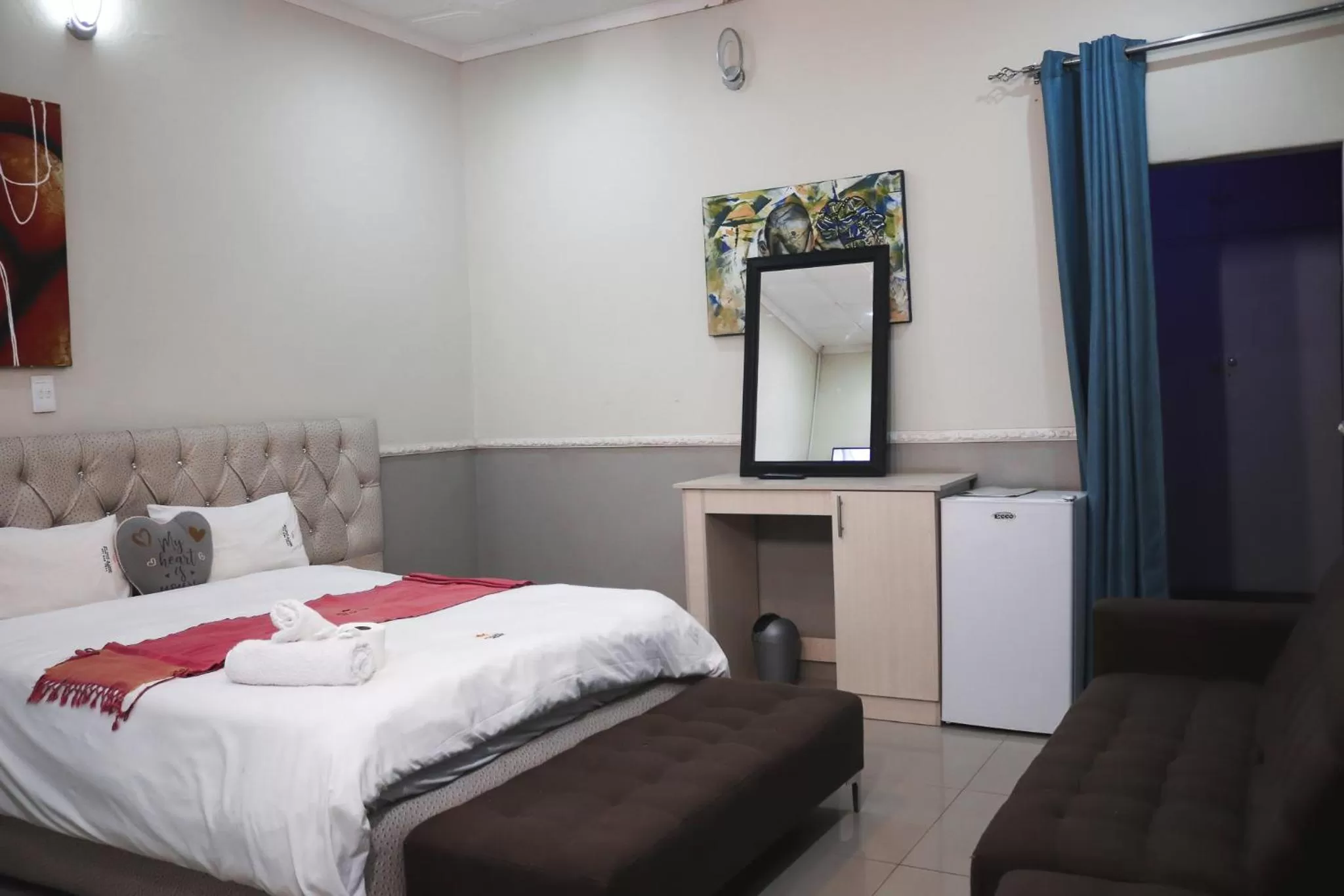 Bedroom, Bed in Gold Crown International Hotel Johannesburg