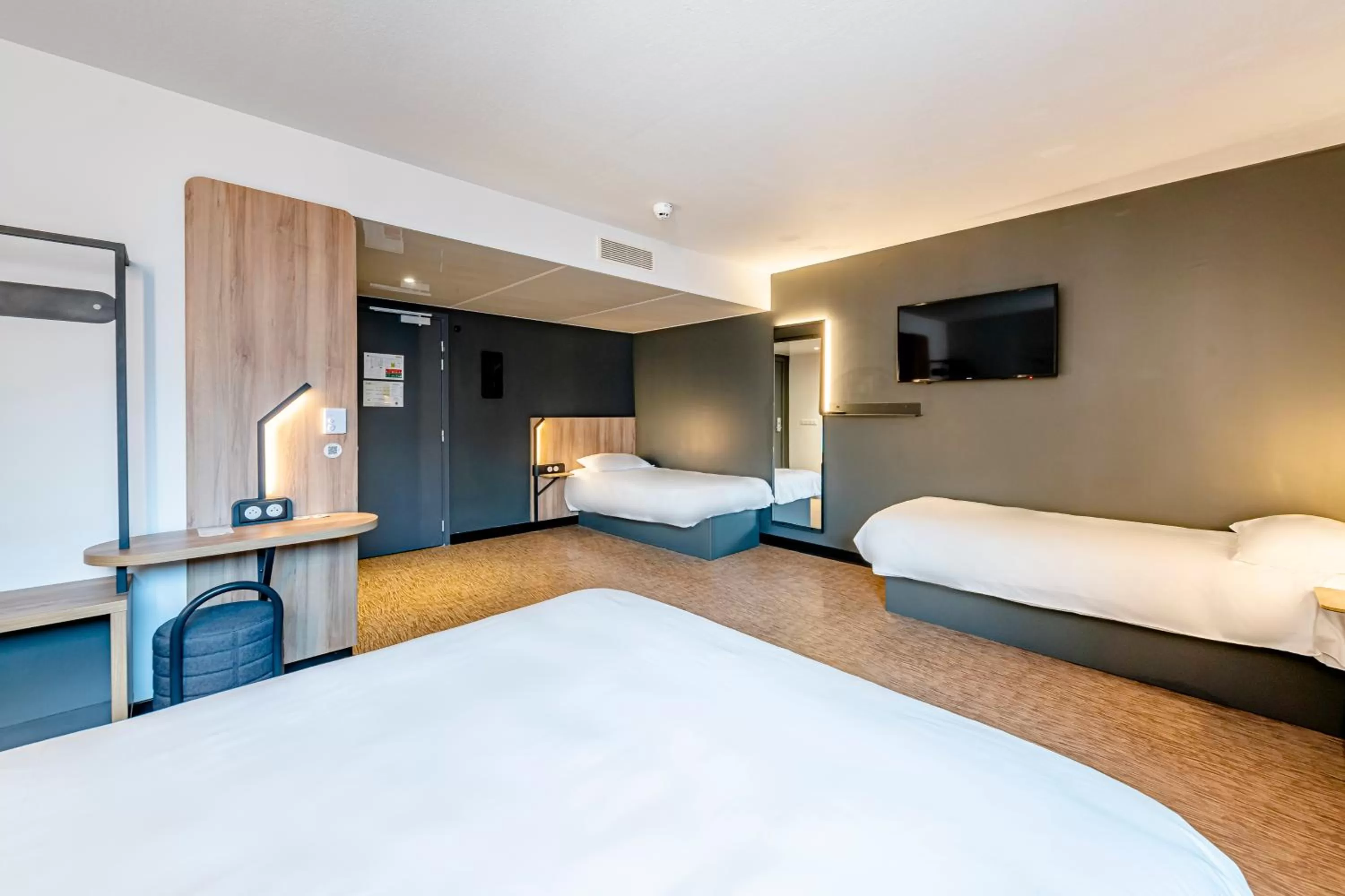 Bedroom, Bed in B&B HOTEL Dreux Nord