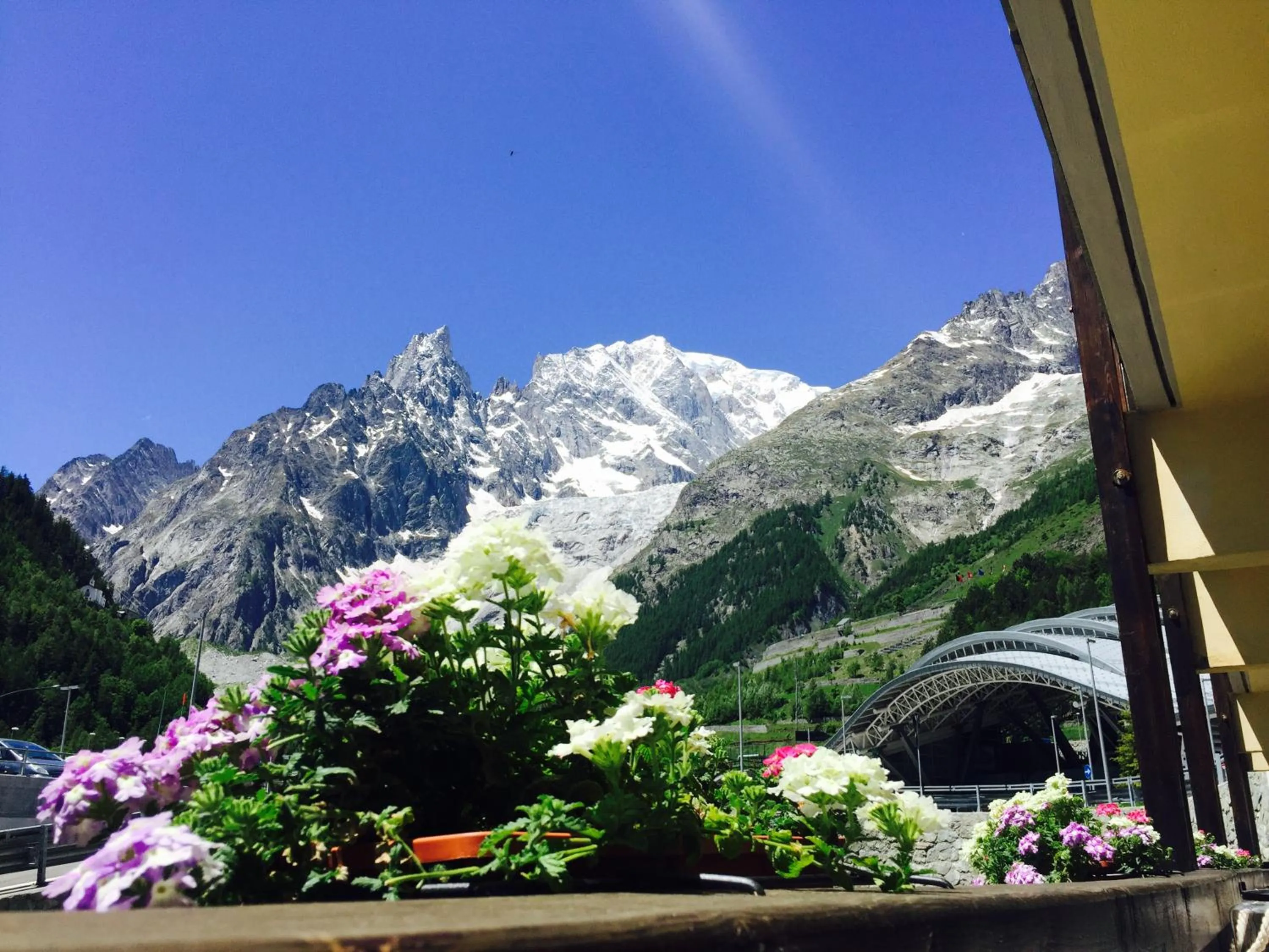 Restaurant/places to eat in Shatush Hotel