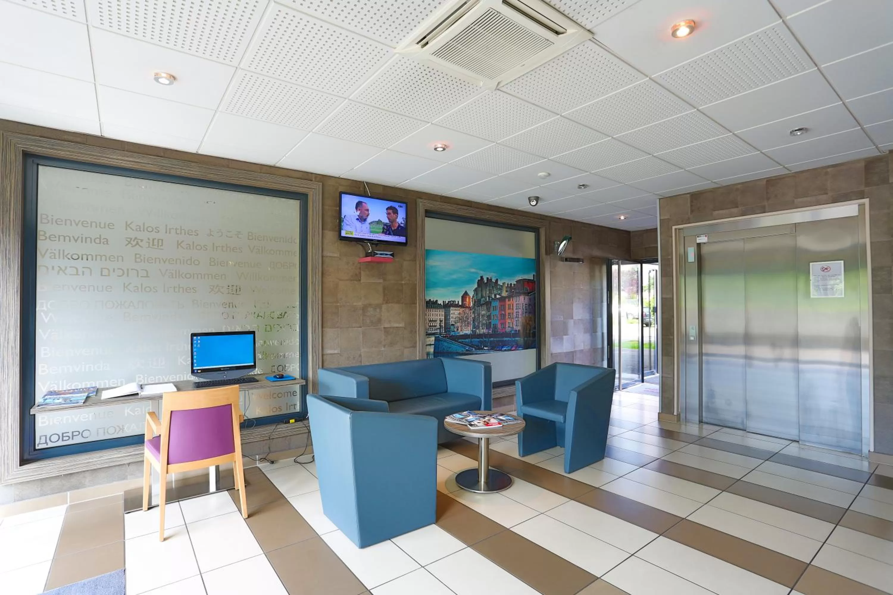 Lobby or reception in EastLodge Lyon Est Eurexpo