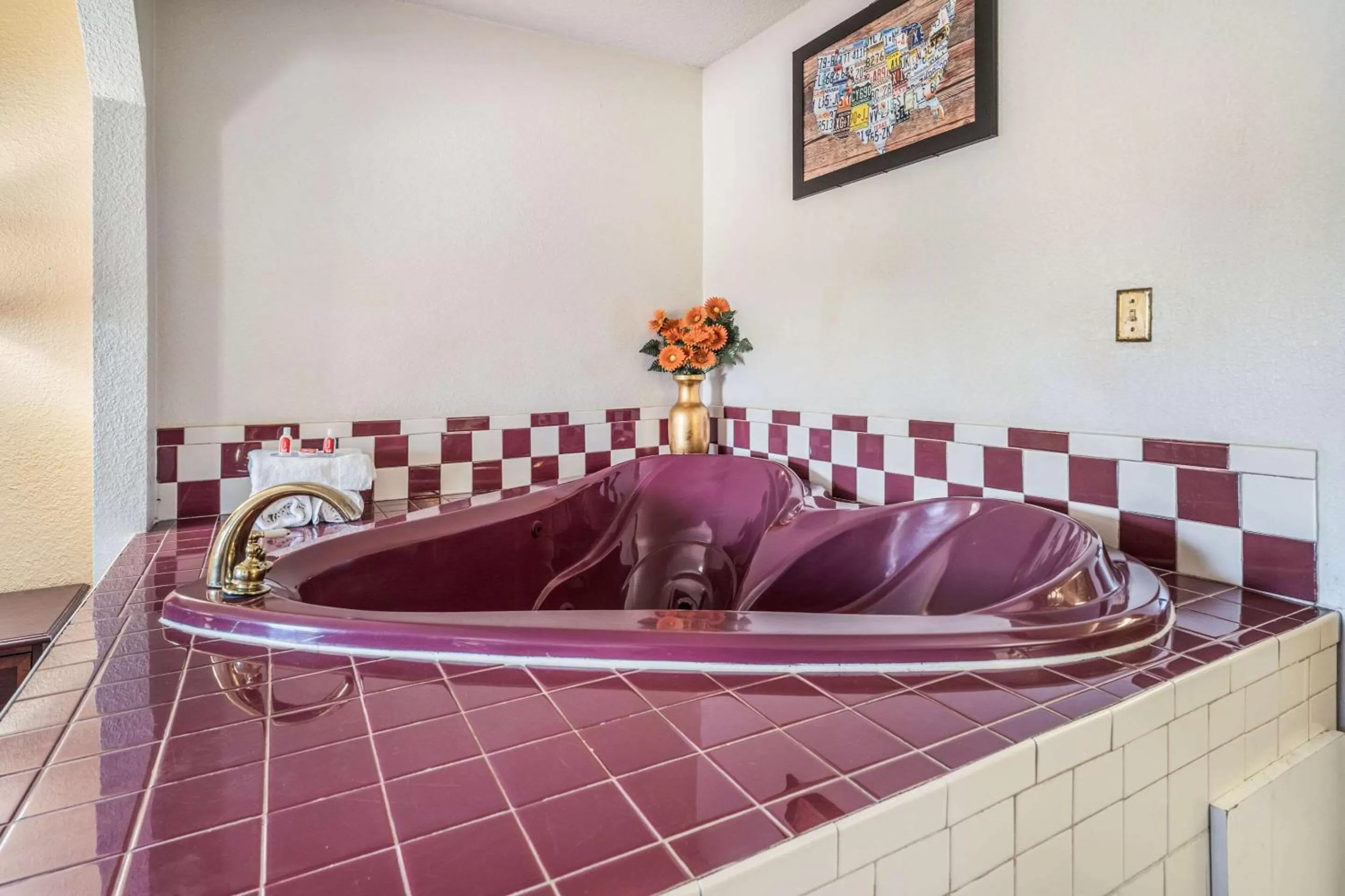 Photo of the whole room in Econo Lodge Inn & Suites Macon West