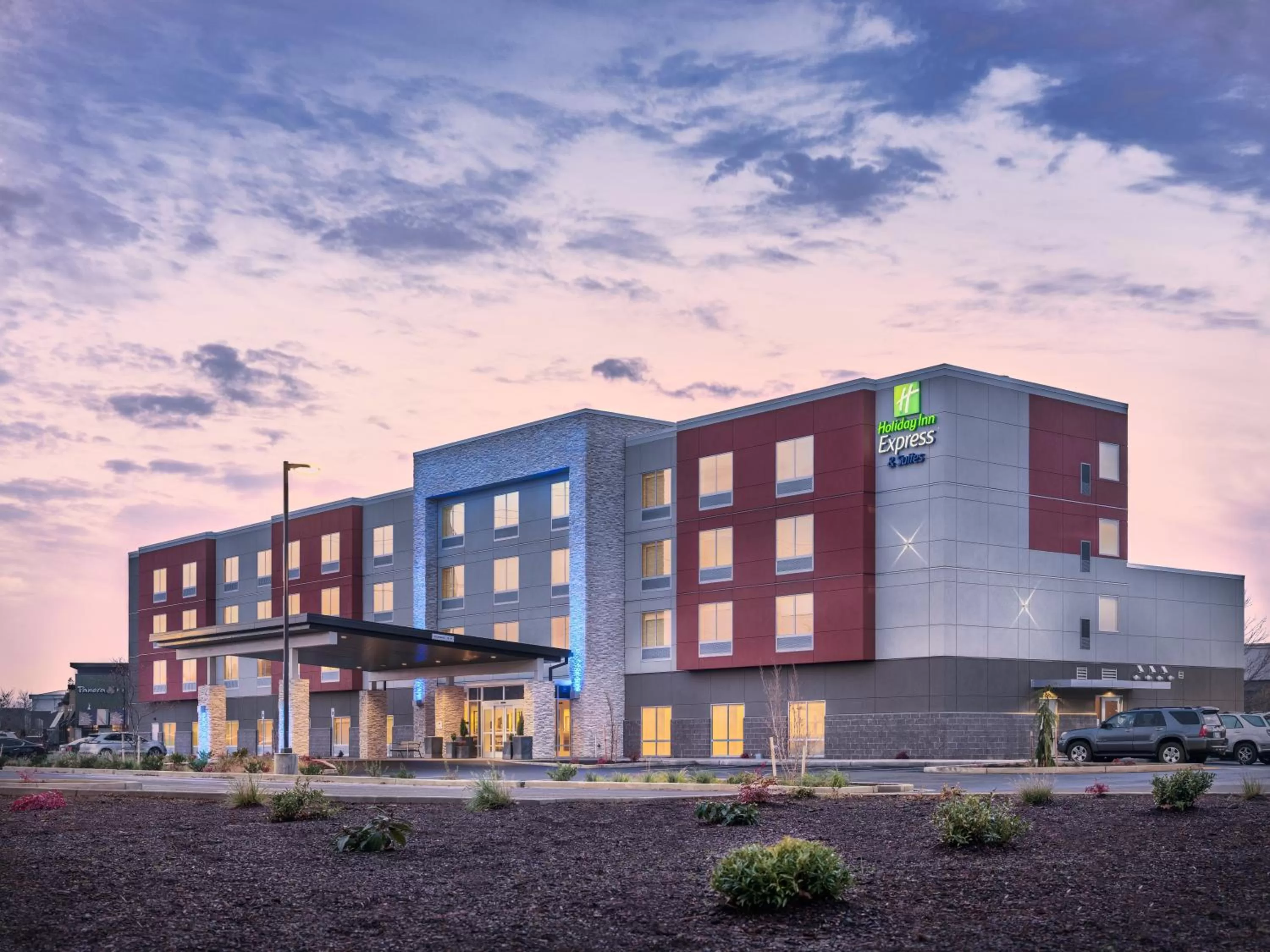 Property building in Holiday Inn Express & Suites Salem North - Keizer by IHG