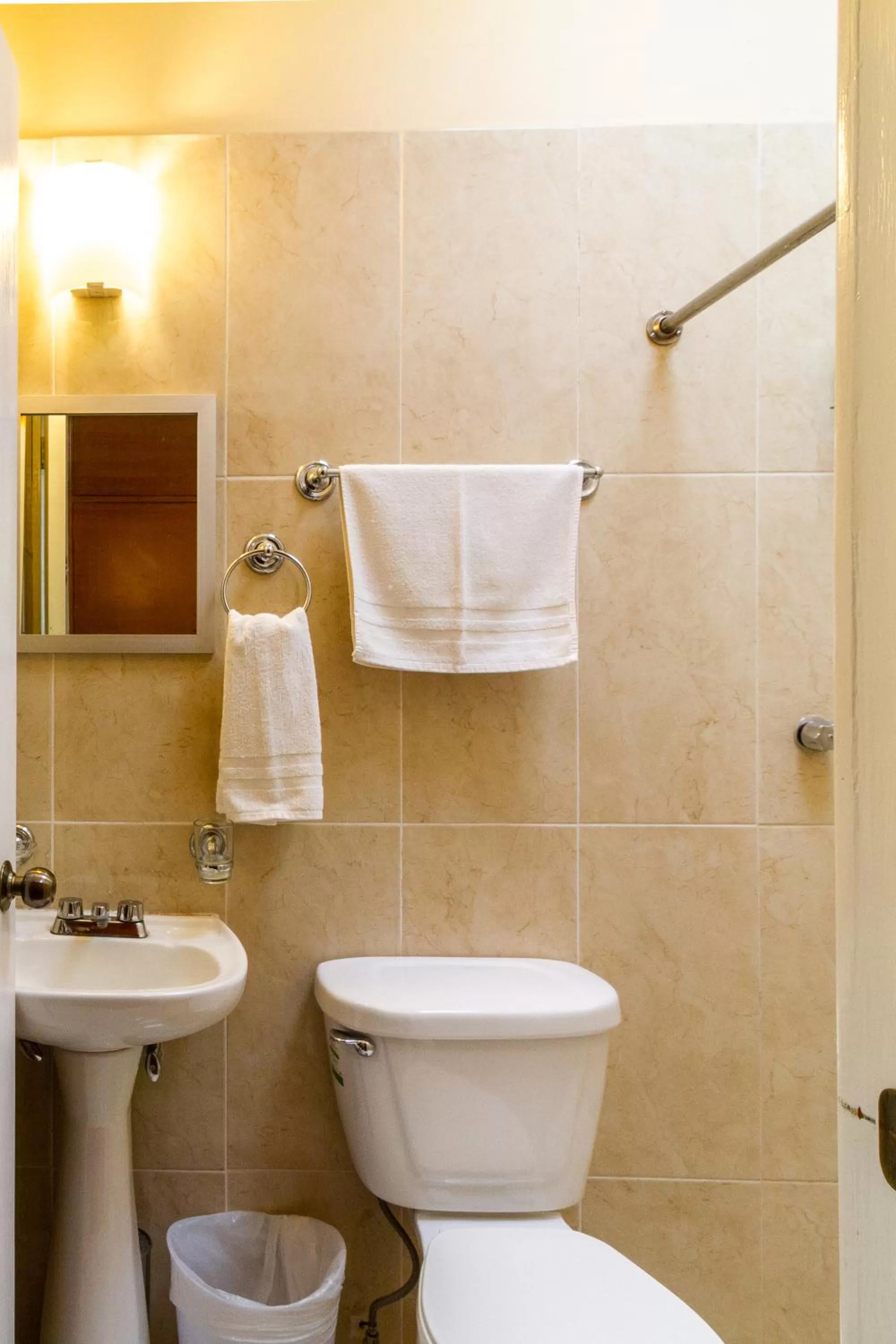 Photo of the whole room in Casa de Luz