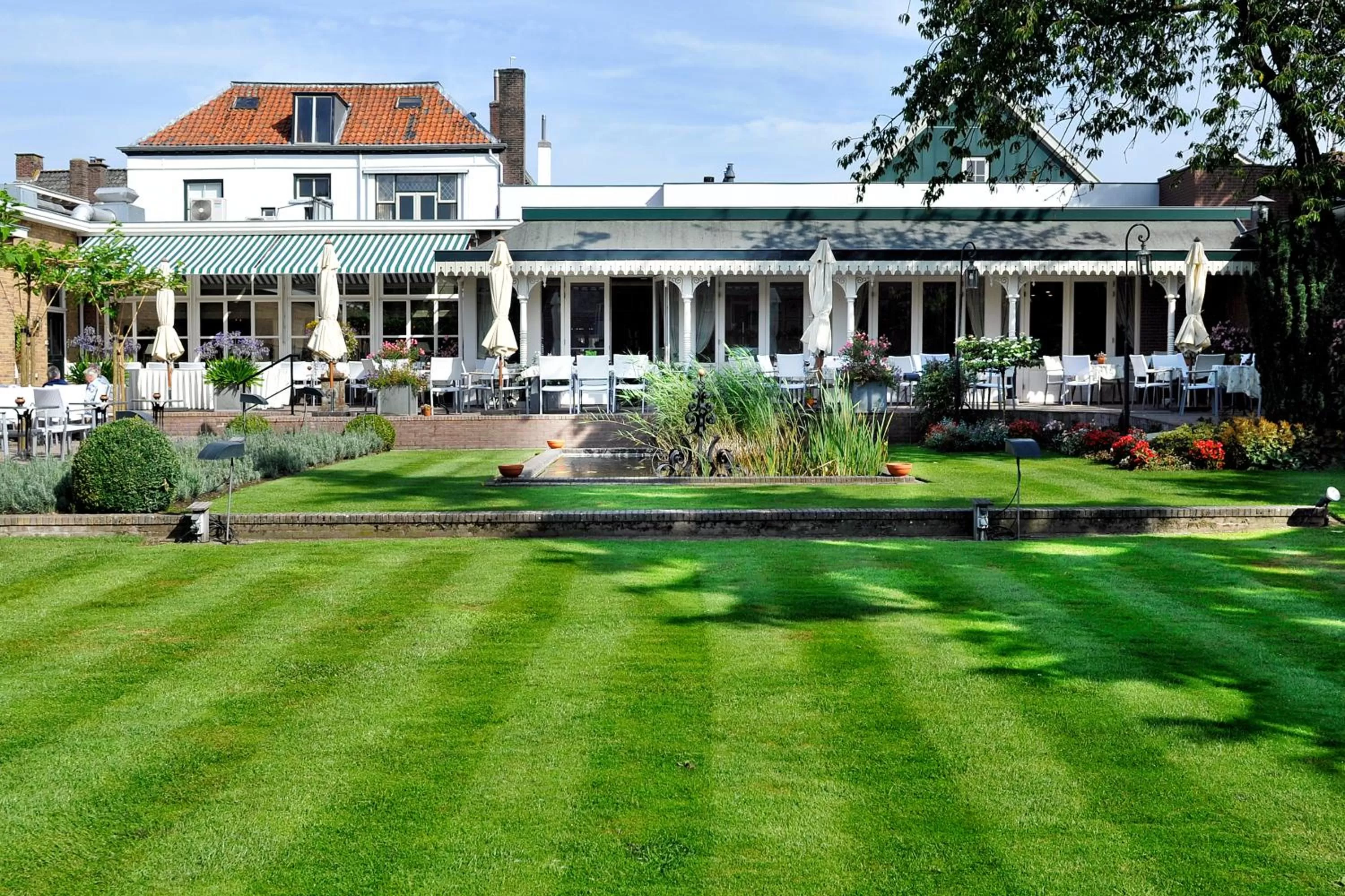 Facade/entrance, Property Building in Hotel Bakker