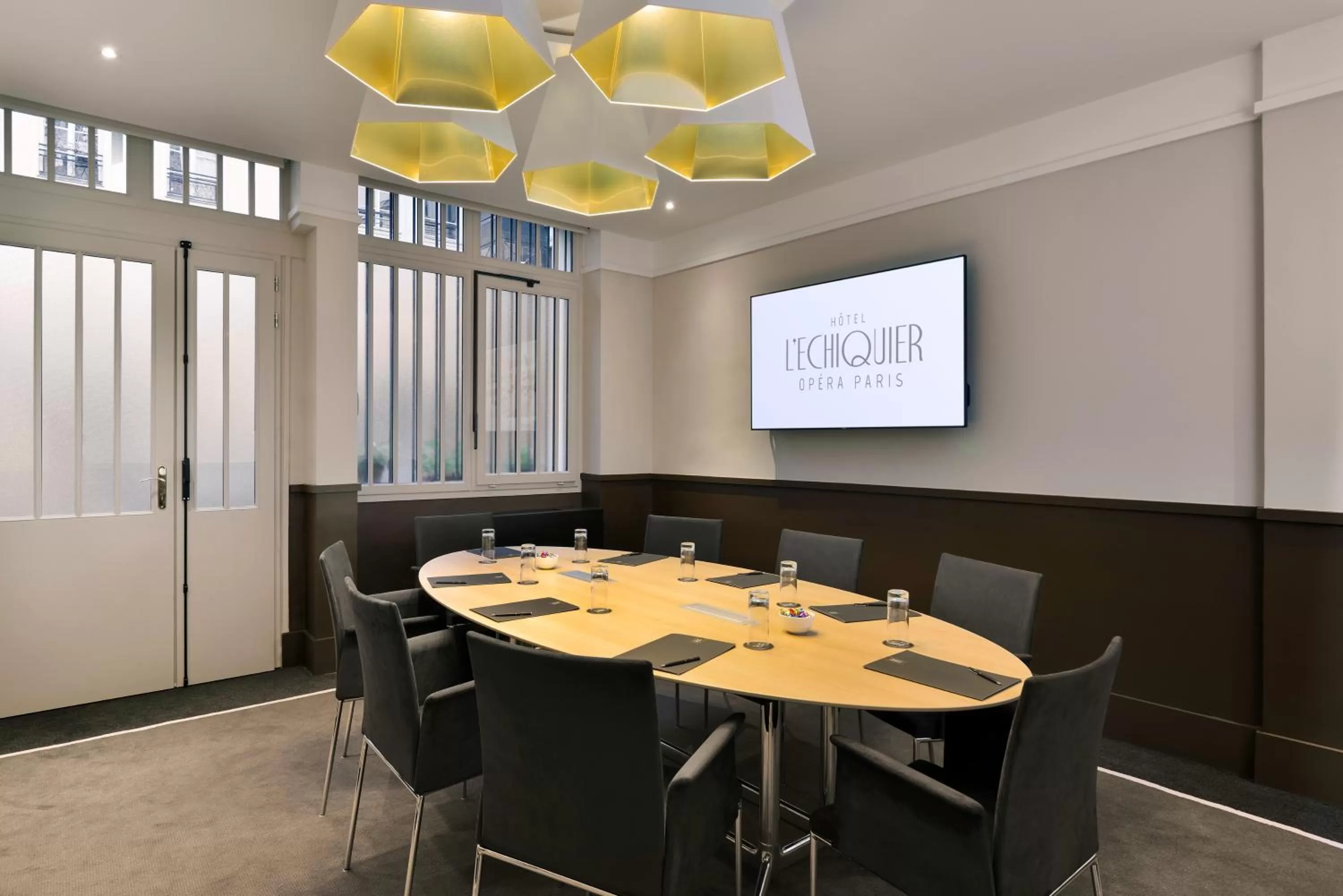 TV and multimedia in l'Echiquier Opéra Hotel Paris - MGallery Collection