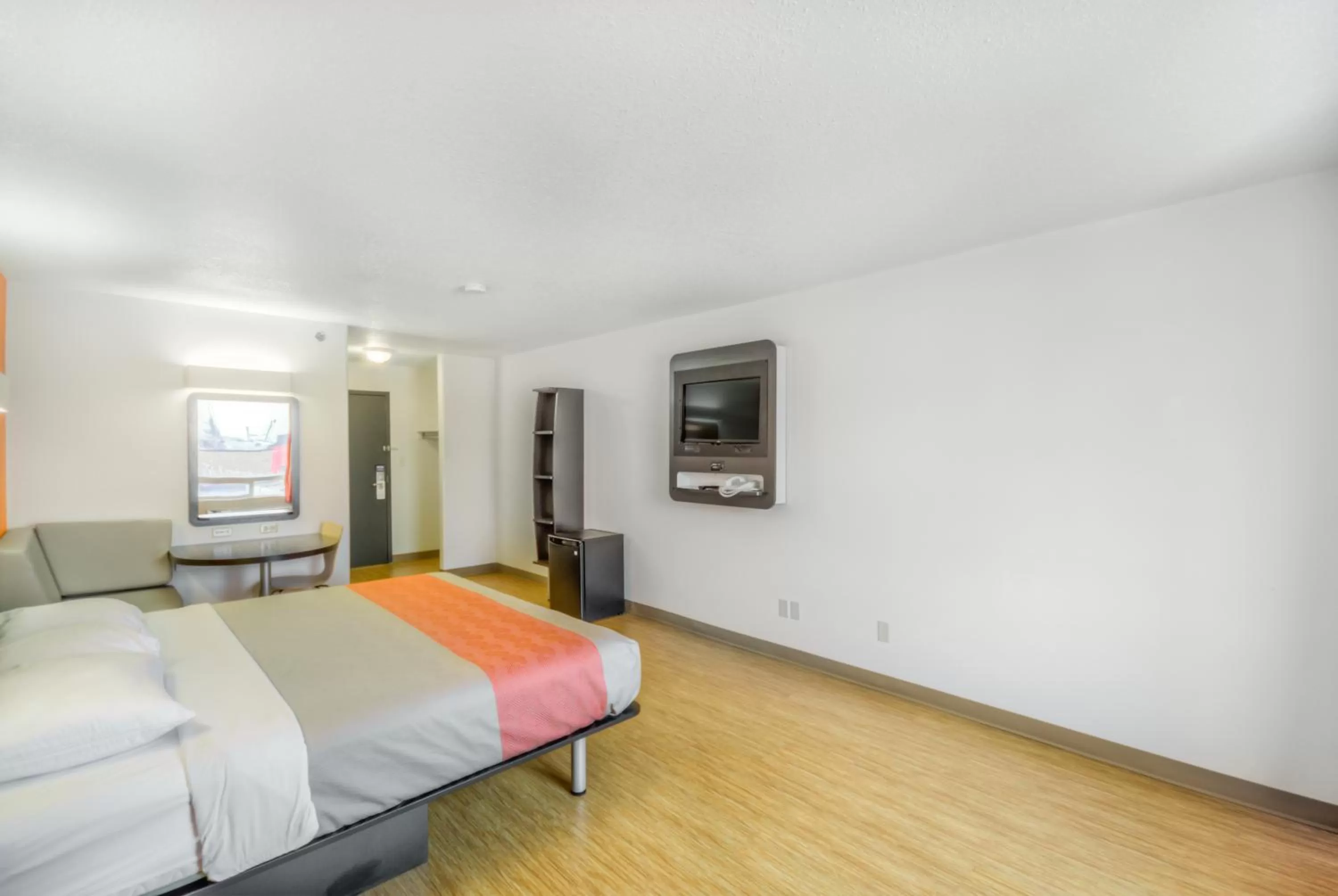 Photo of the whole room, Bed in Motel 6-Regina, SK