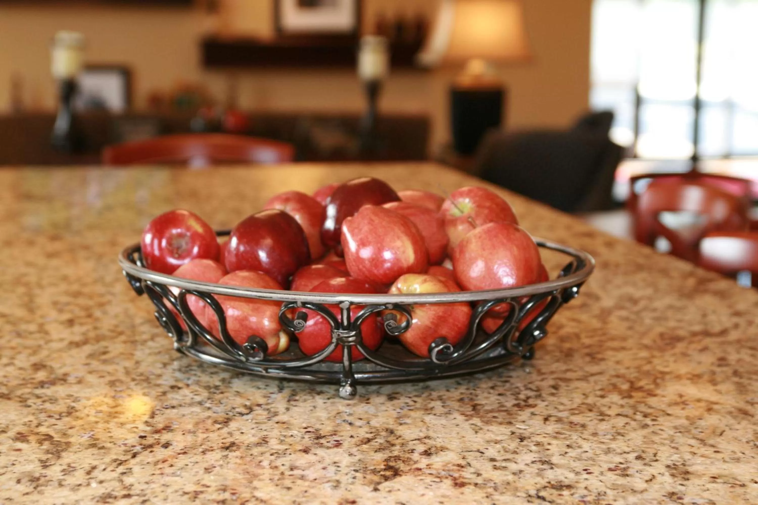 Dining area in Hampton Inn Jackson-College Avenue