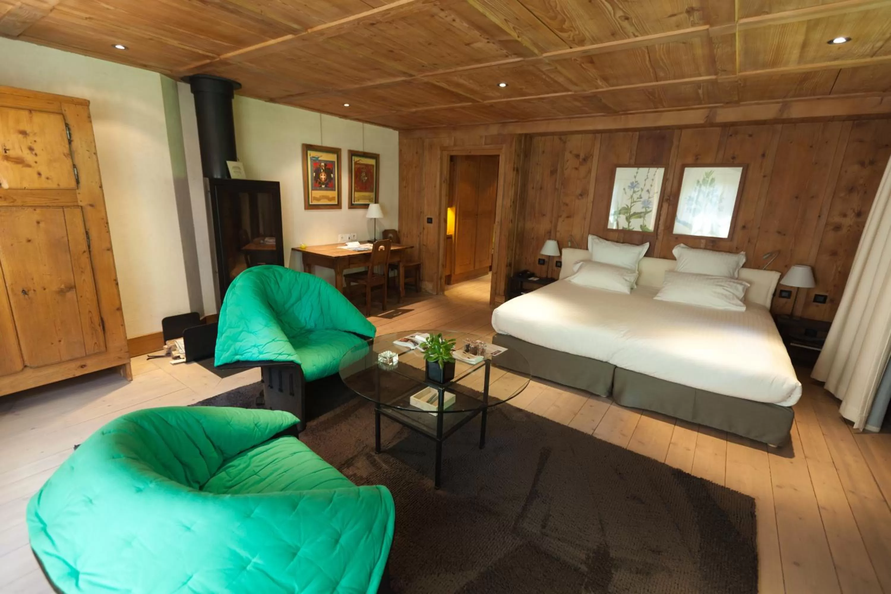 Prestige Triple Room with Fireplace - La Ferme in Le Hameau Albert 1er - Relais & Châteaux