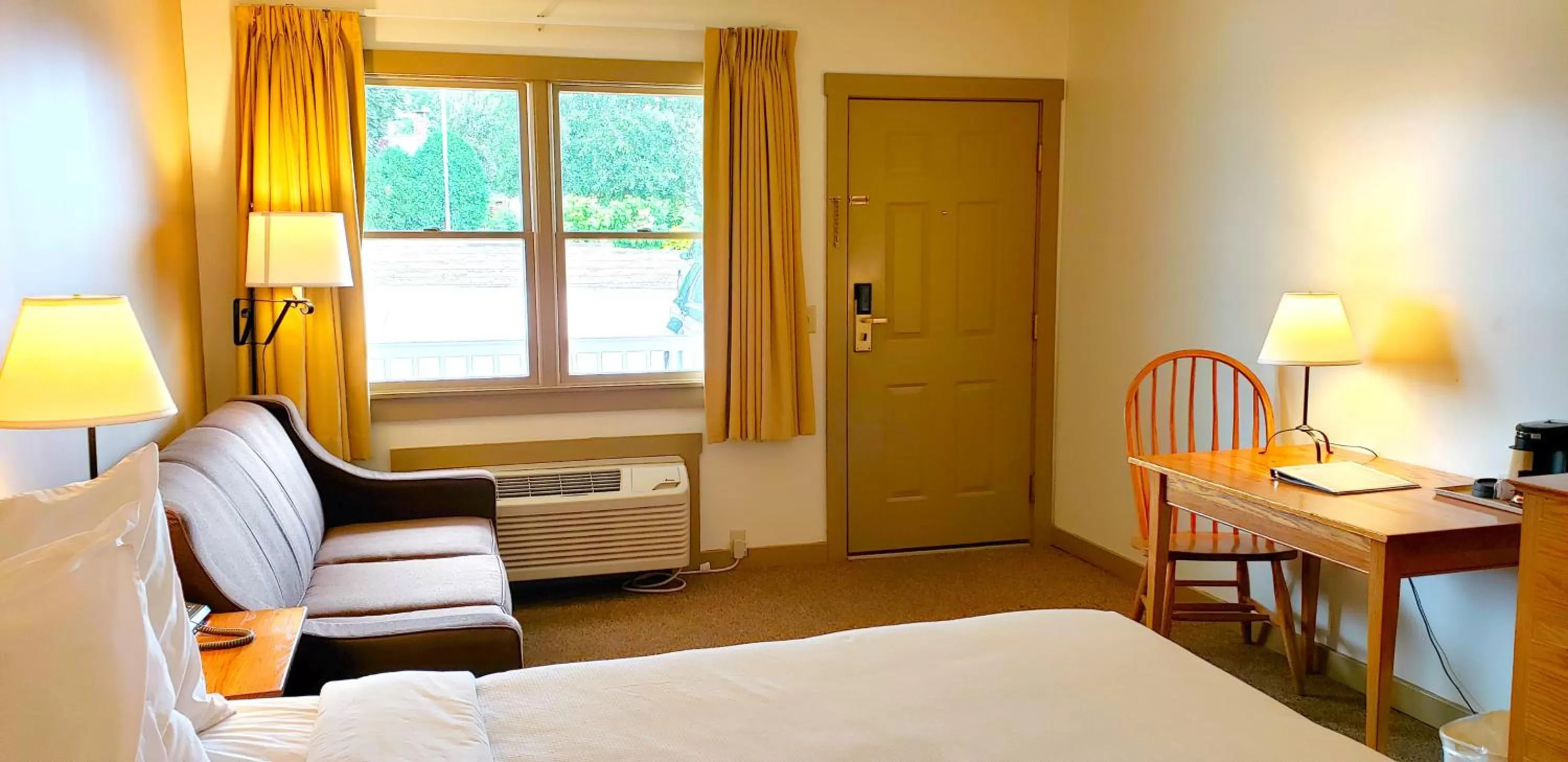 Photo of the whole room, Bed in Berlin Heritage Inn