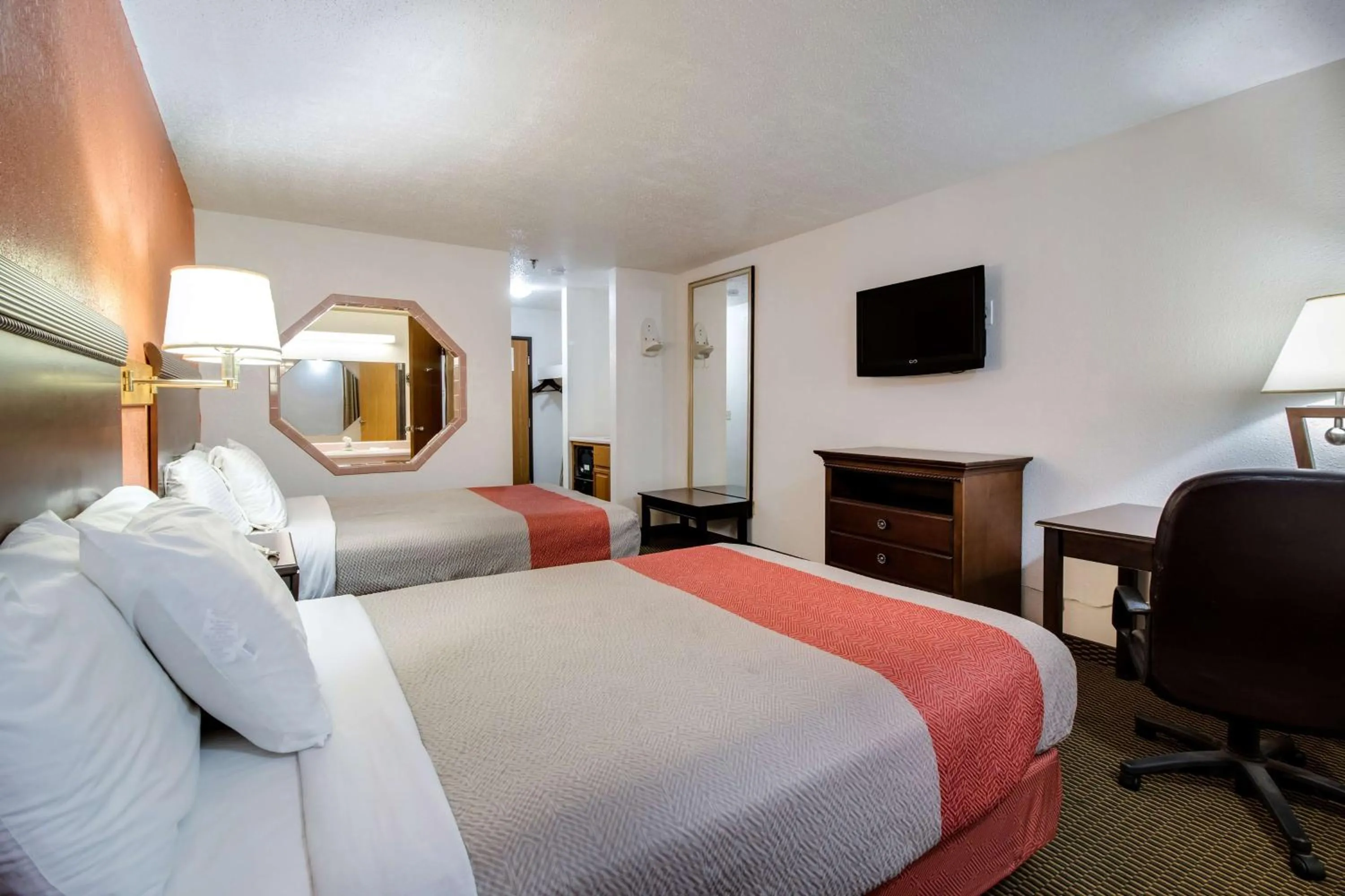 Photo of the whole room, Bed in Motel 6-Marion, IL