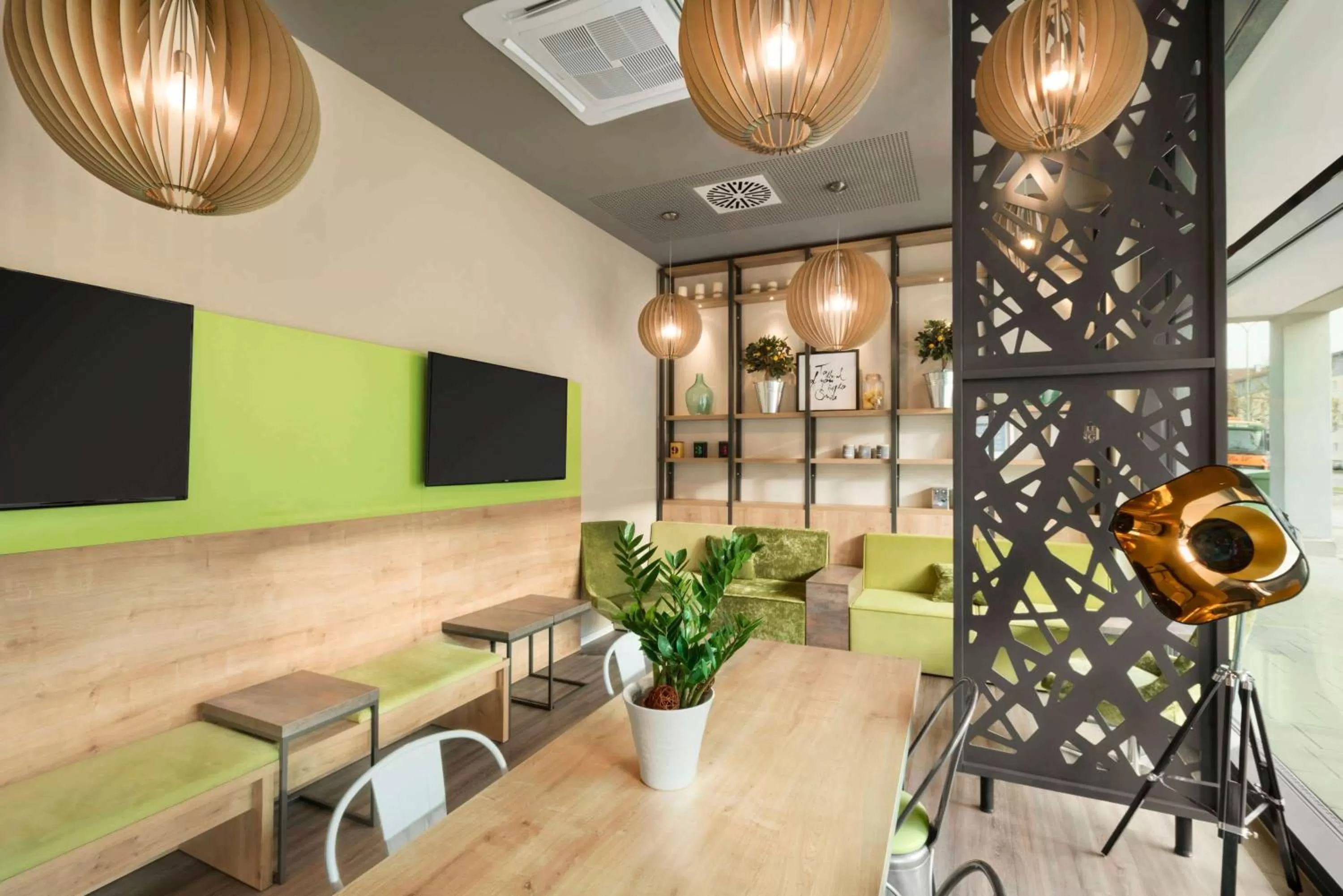 Lobby or reception in Super 8 by Wyndham Munich City West