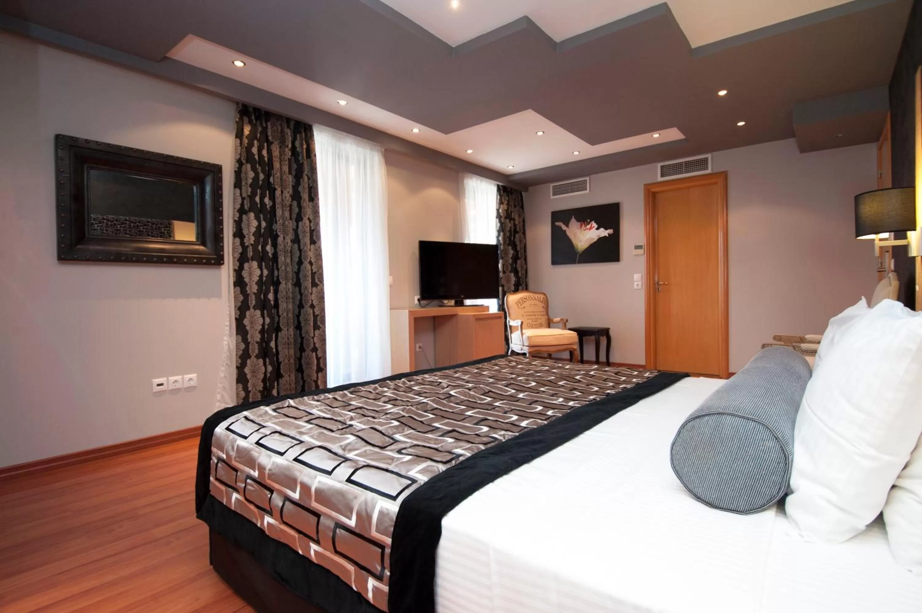 Bed in Nefeli Hotel Alimos