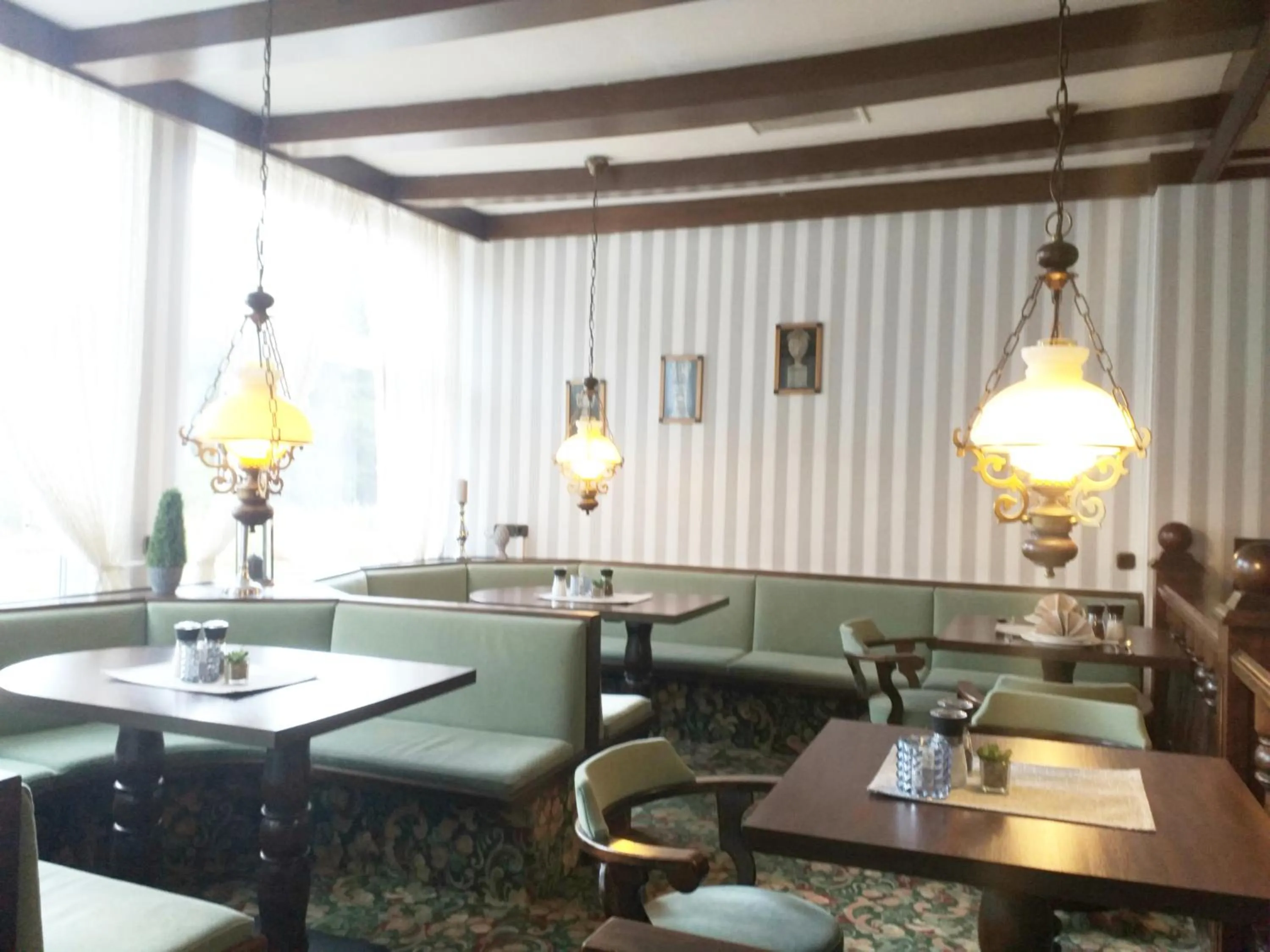 Restaurant/places to eat in Der Quellenhof