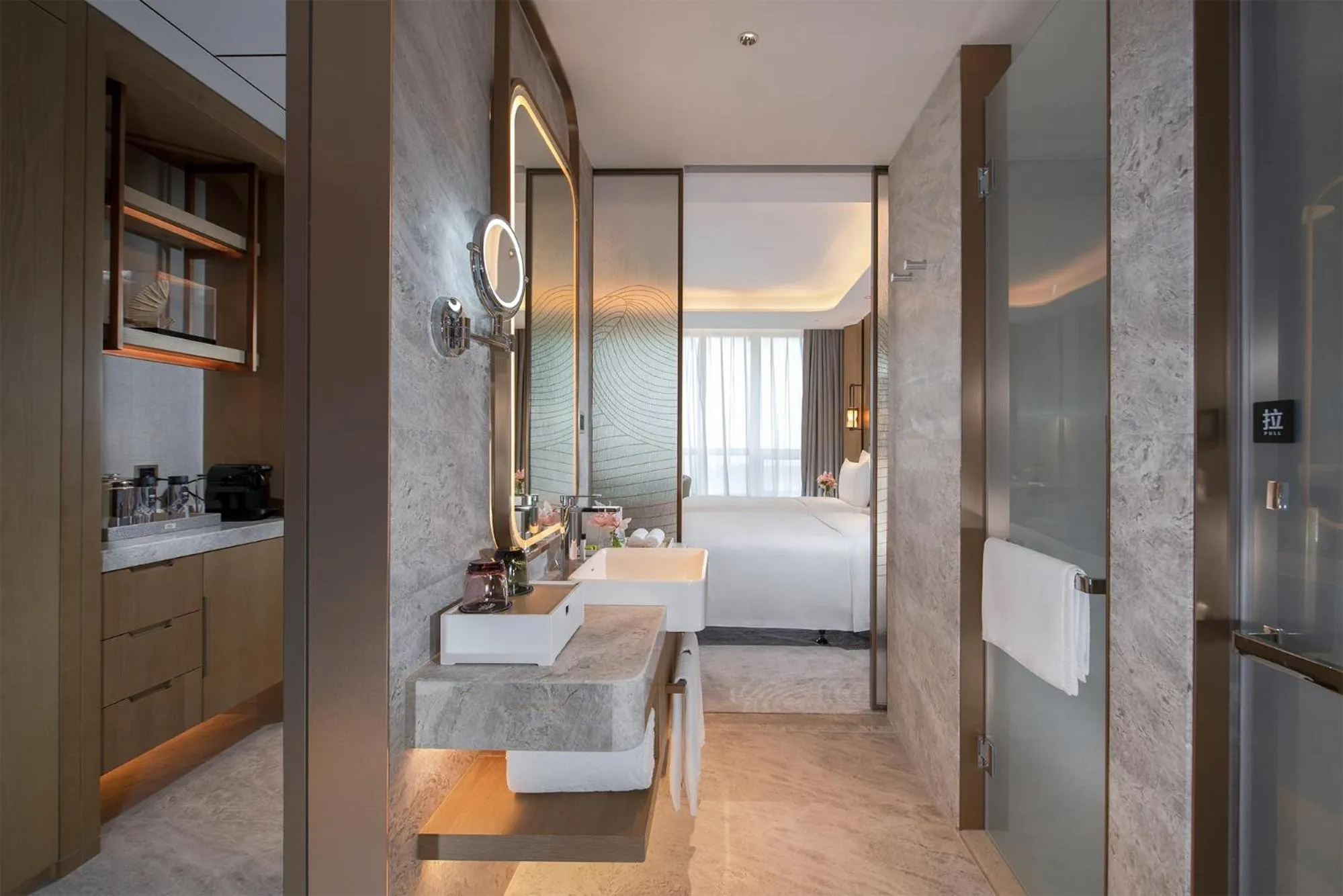 Toilet, Bed in Shenzhenair International Hotel