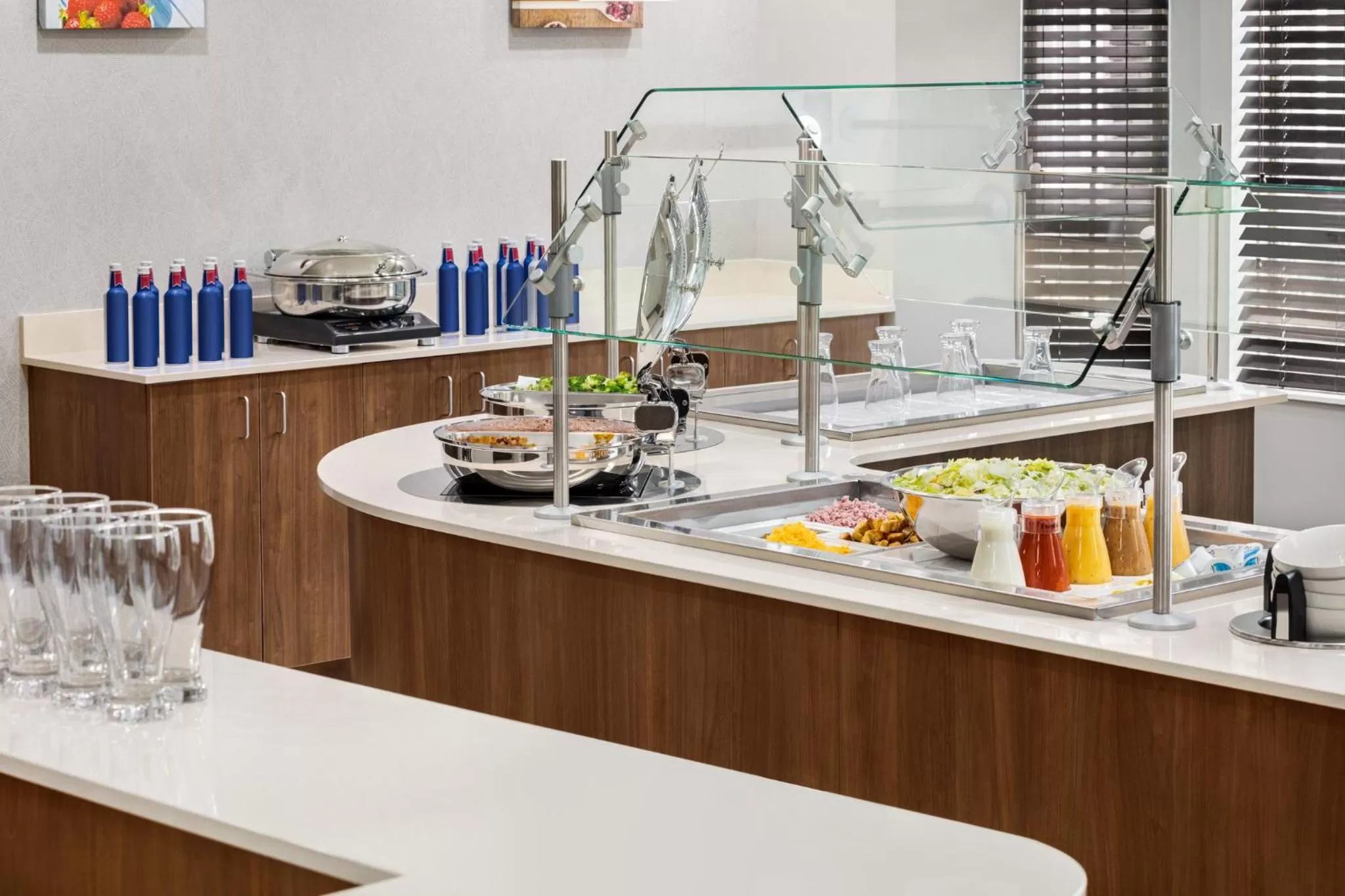 Restaurant/places to eat in Staybridge Suites Fort Wayne by IHG