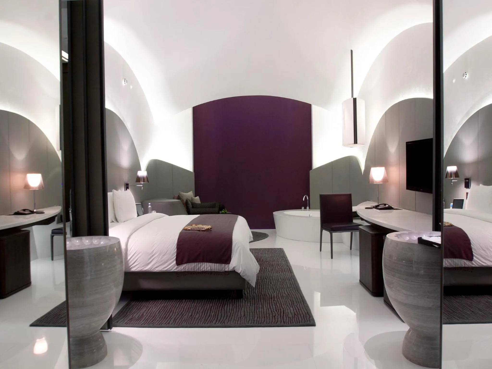 Photo of the whole room, Bed in The Roseate