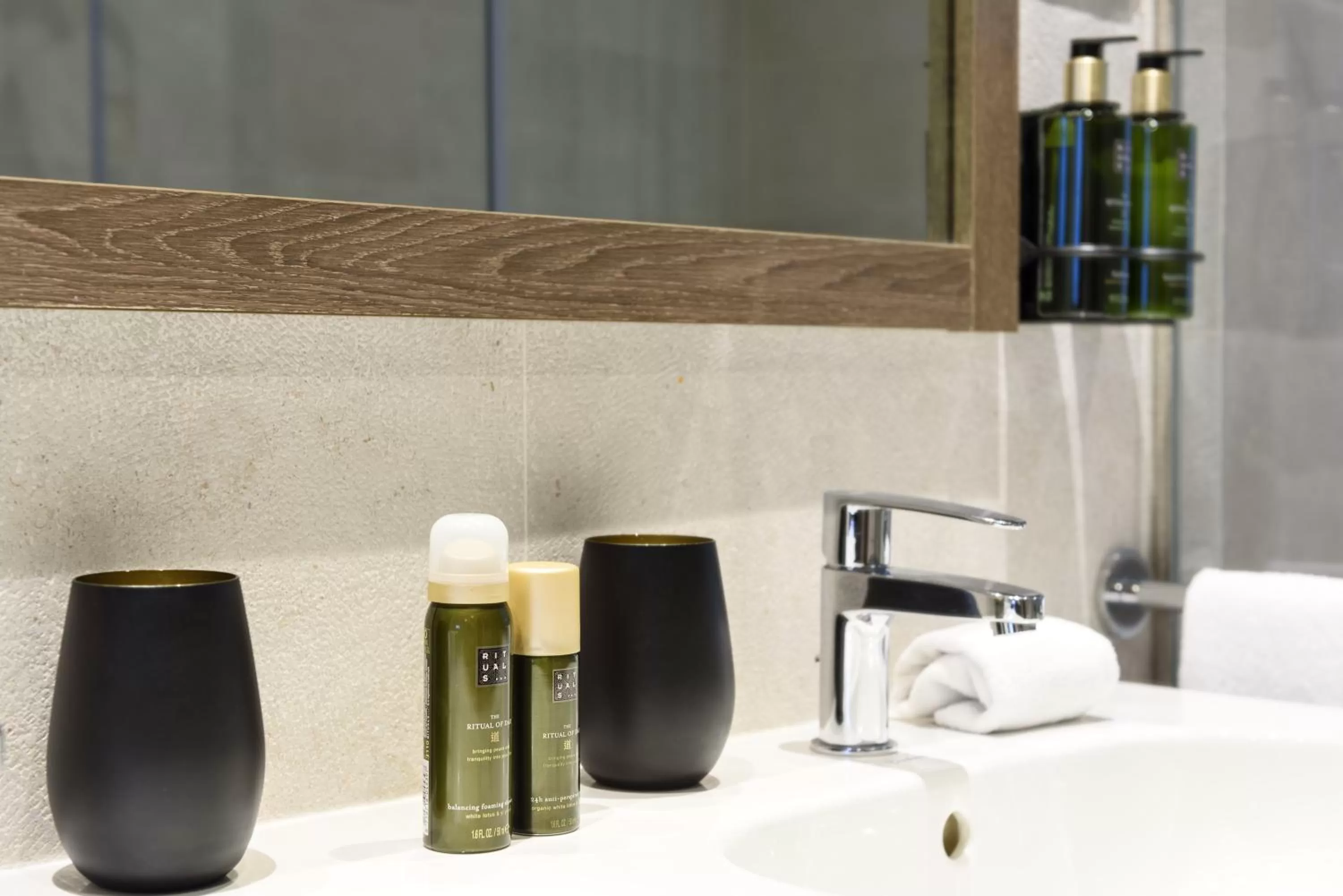 Toilet in Melia Madrid Serrano