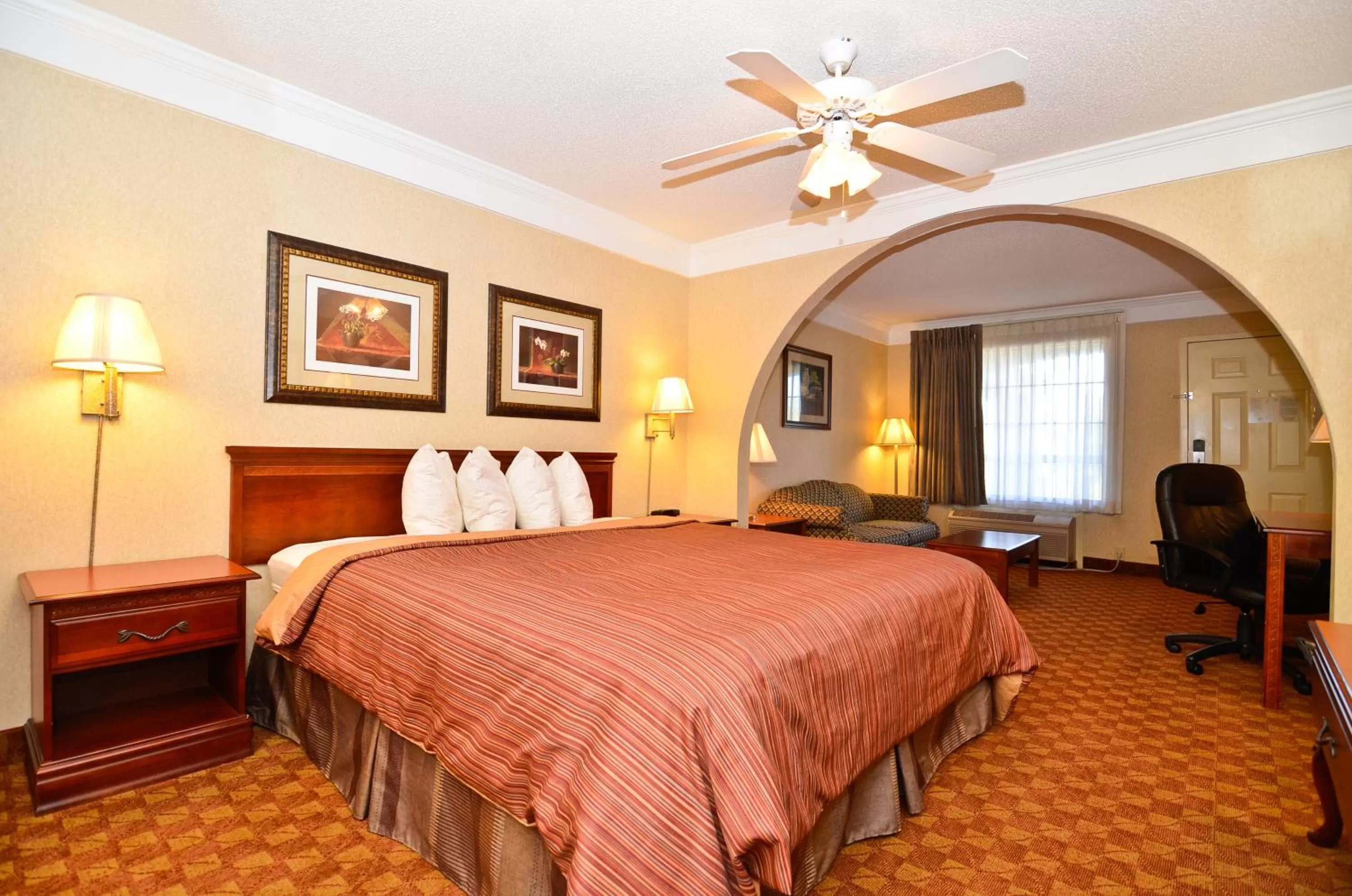 Photo of the whole room, Bed in Peach State Inn & Suites